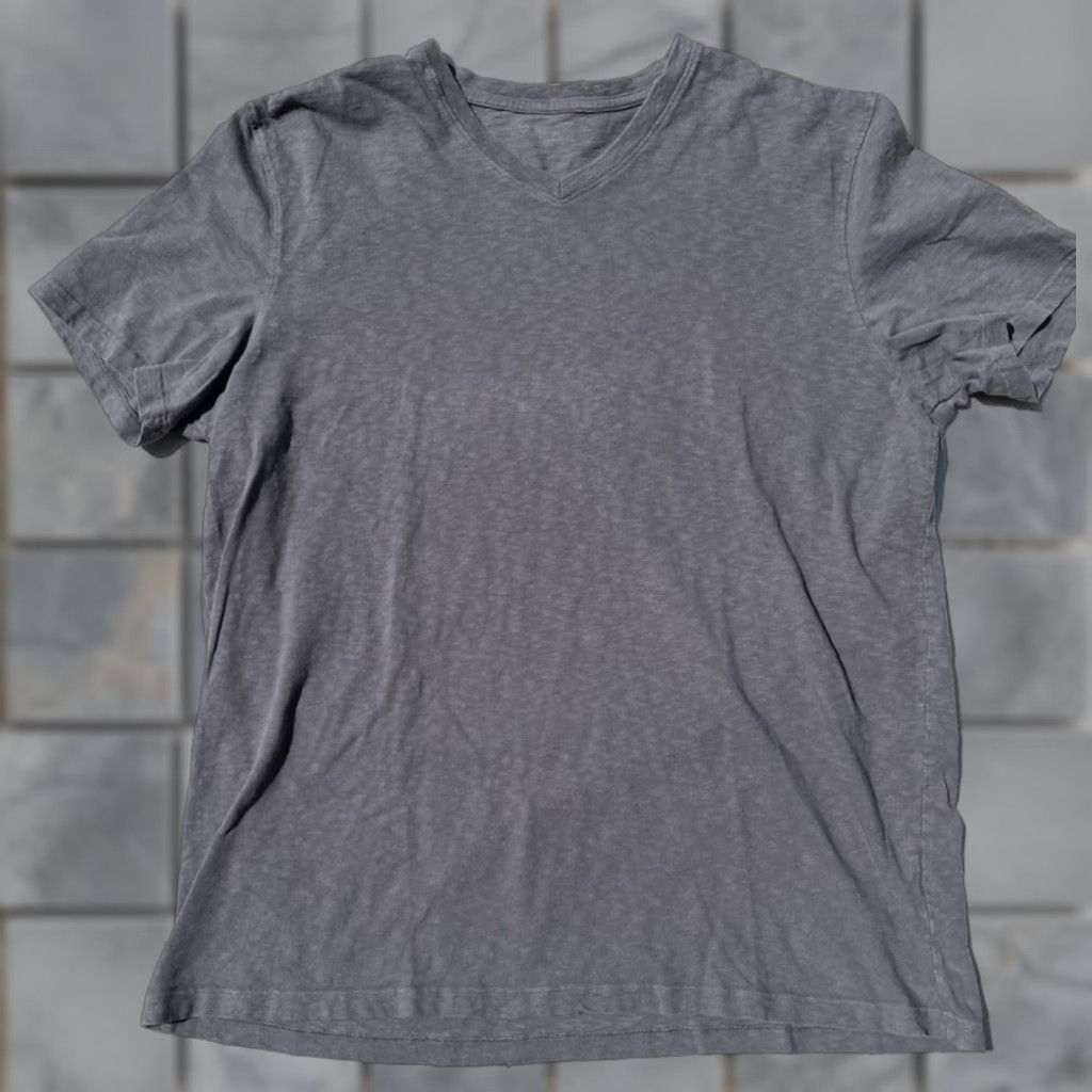 Vintage American Giant T-Shirt Gray Solid L Men V-Neck USA Low Key 90s City Classic Sports USA Shirt Size US L / EU 52-54 / 3 - 1 Thumbnail