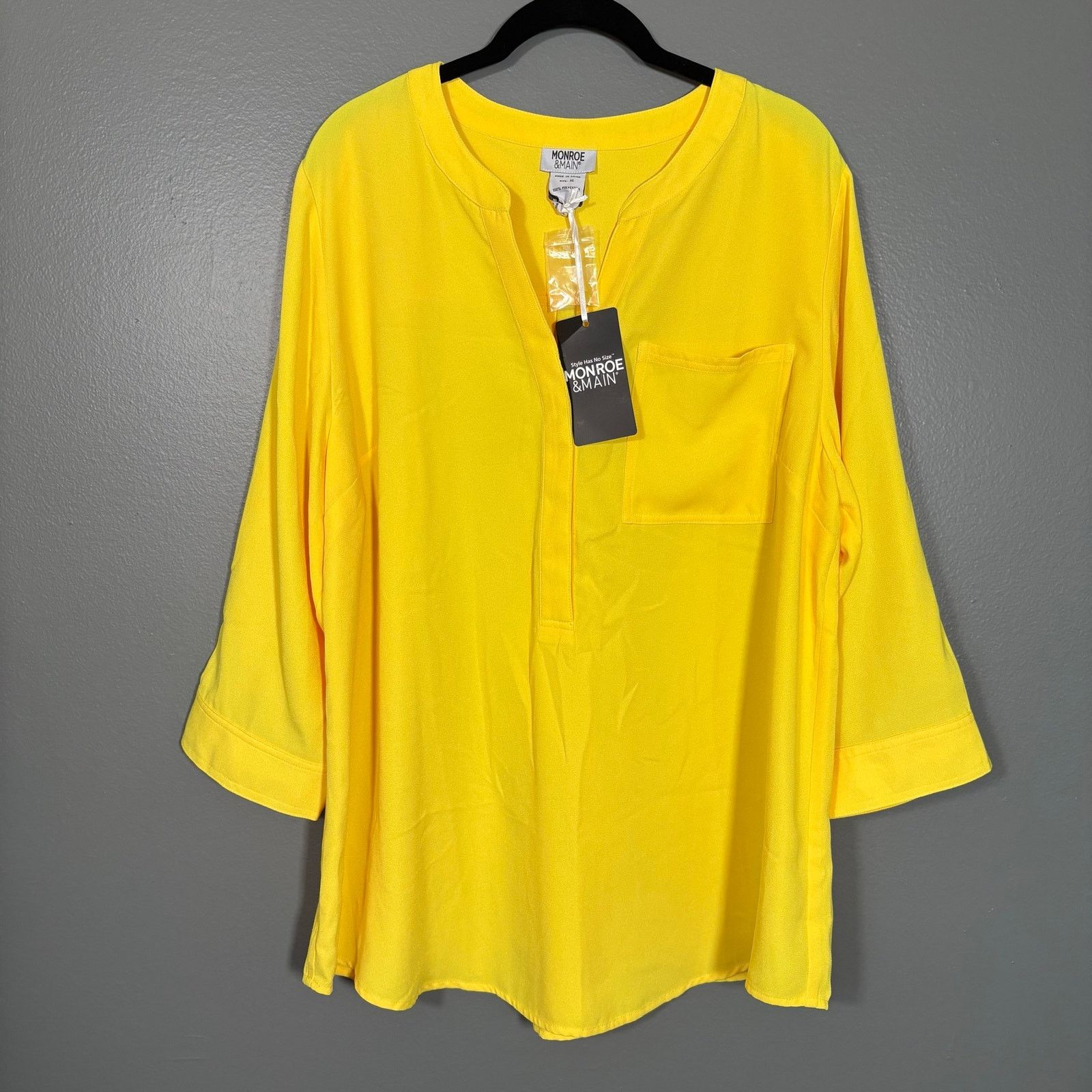 Other Monroe & Main NWT Bright Yellow Minimalist Oversized Top Size XL / US 12-14 / IT 48-50 - 1 Thumbnail