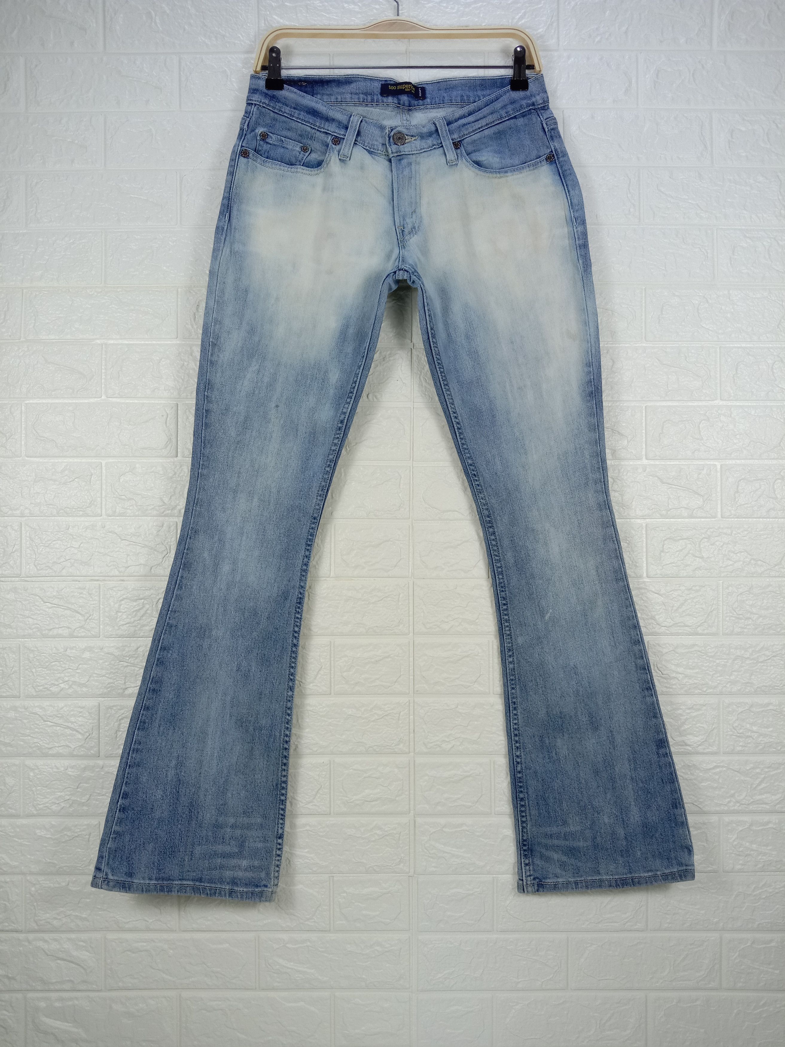 Levi's Vintage Levi's 524 Flare Jeans Faded Blue Denim Size 30" / US 8 / IT 44 - 1 Thumbnail