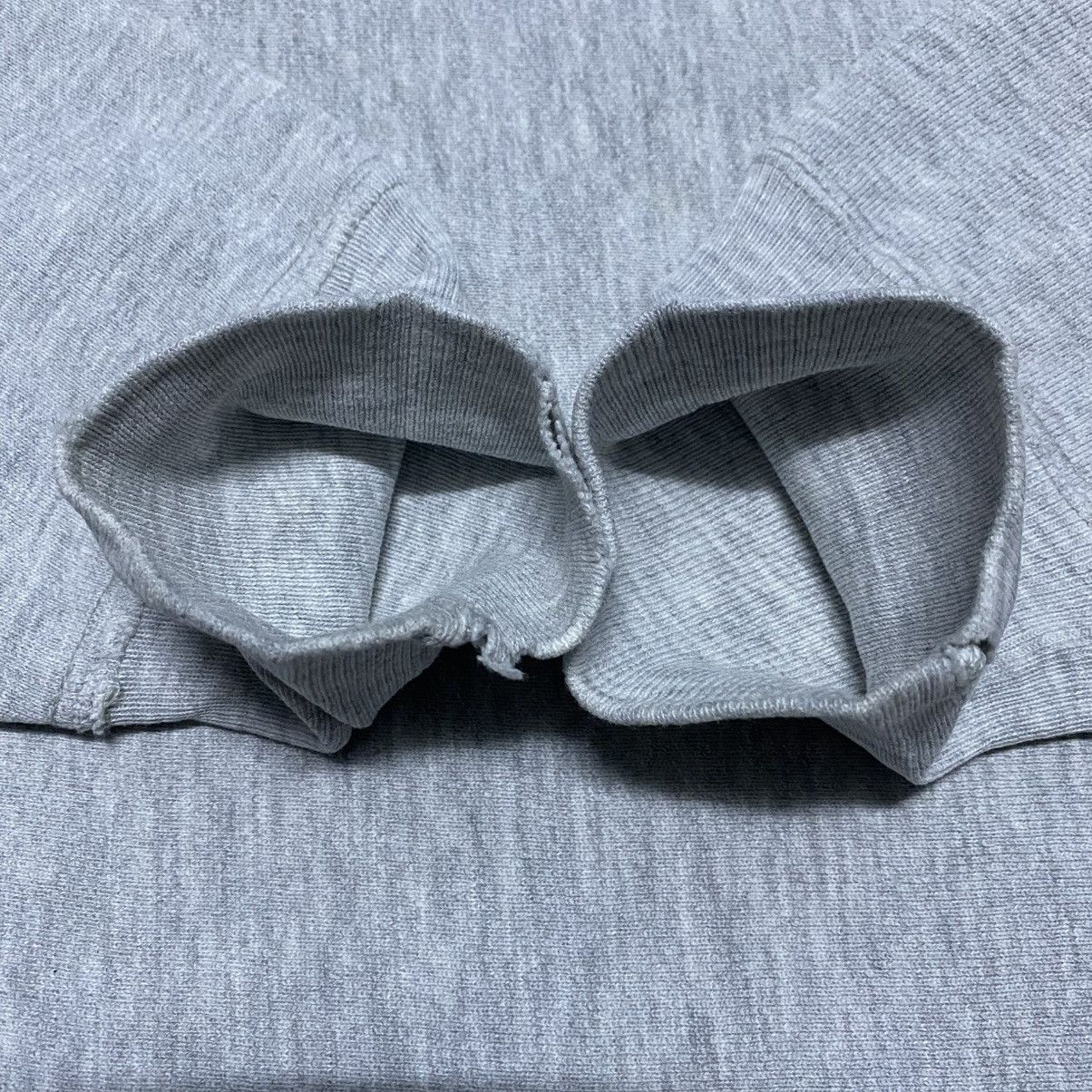 Champion Rare‼️🔥Vintage Distress Reverse Weave Small Logo Sweatshirt Size US M / EU 48-50 / 2 - 10 Thumbnail