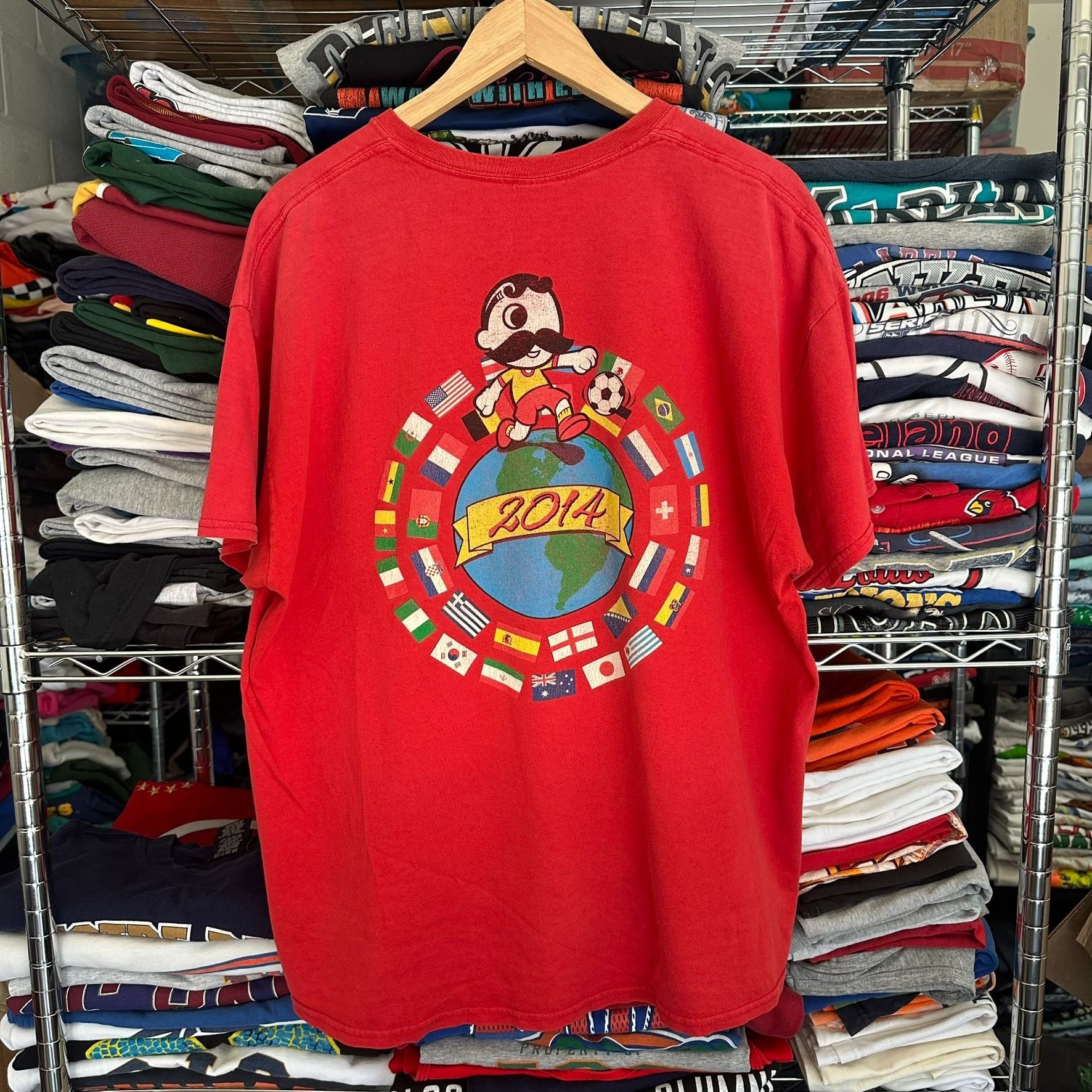 Gildan 2014 FIFA World Cup Soccer T-Shirt Red XL National Flags Foo Size US XL / EU 56 / 4 - 1 Thumbnail