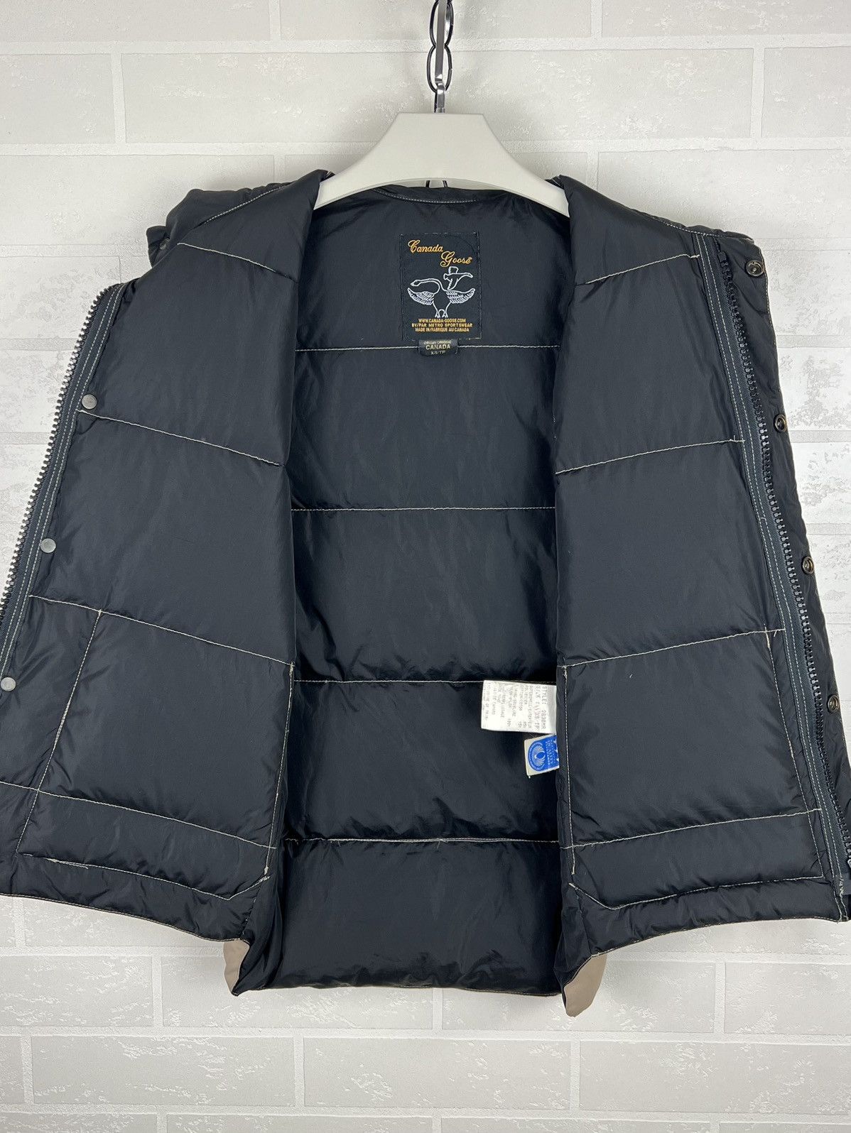 Canada Goose CANADA GOOSE Down Vest Logo Vintage Beige Men's Size US S / EU 44-46 / 1 - 9 Thumbnail