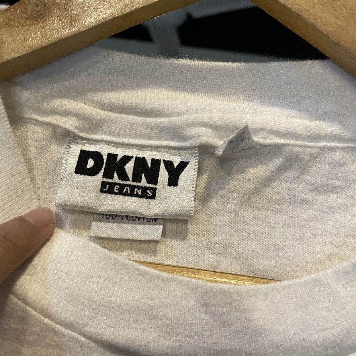 DKNY Vintage 90s DKNY New York Wings Graphic TShirt Single Stitch Size US L / EU 52-54 / 3 - 8 Thumbnail
