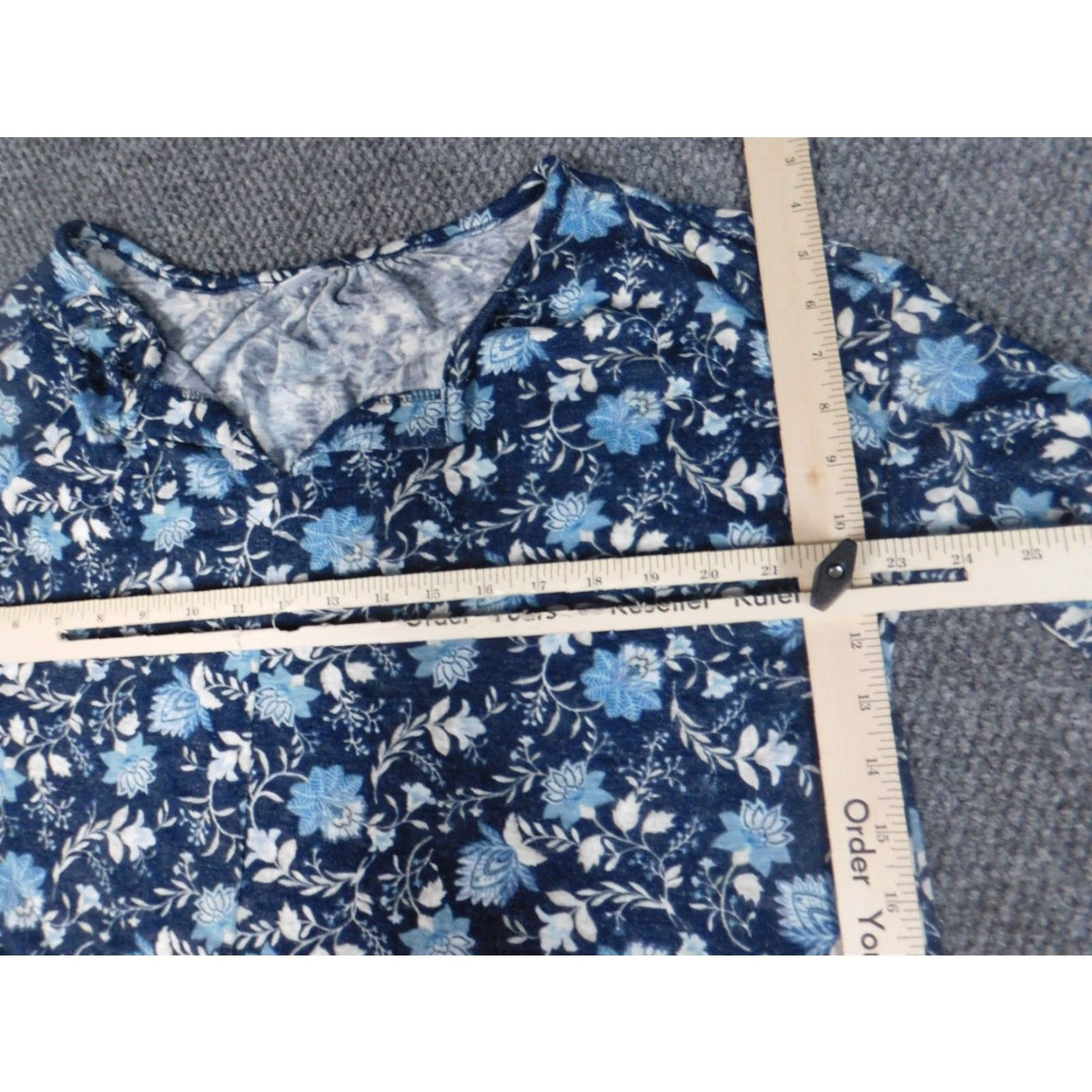 Old Navy Old Navy Blouse Womens Small Blue Floral Pullover Crew Neck Stretch Top Regular Size S Casual Size S / US 4 / IT 40 - 4 Thumbnail