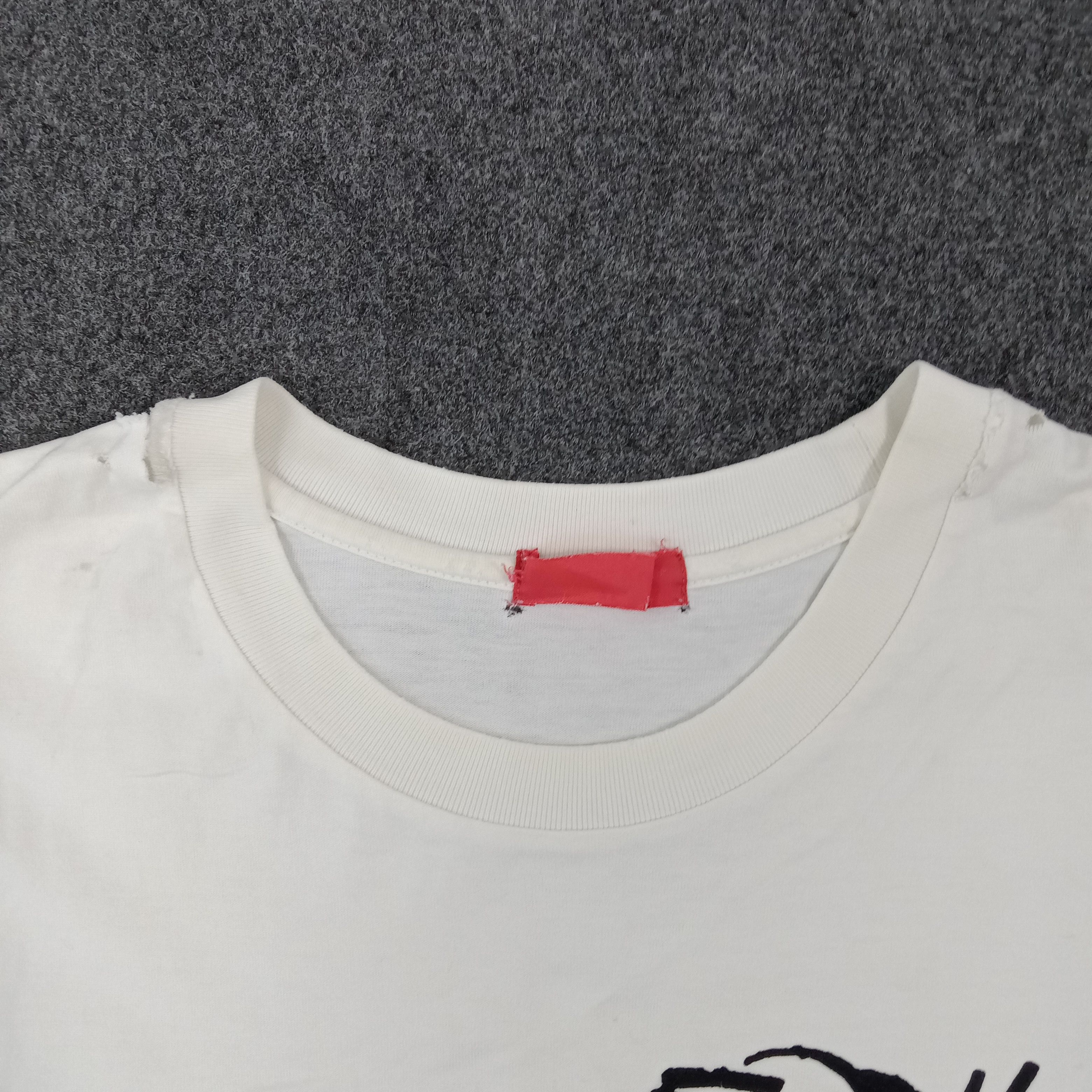 Barbara Kruger Barbara Kruger Japanese Streetwear Tshirt C267N17 Size US XL / EU 56 / 4 - 3 Thumbnail