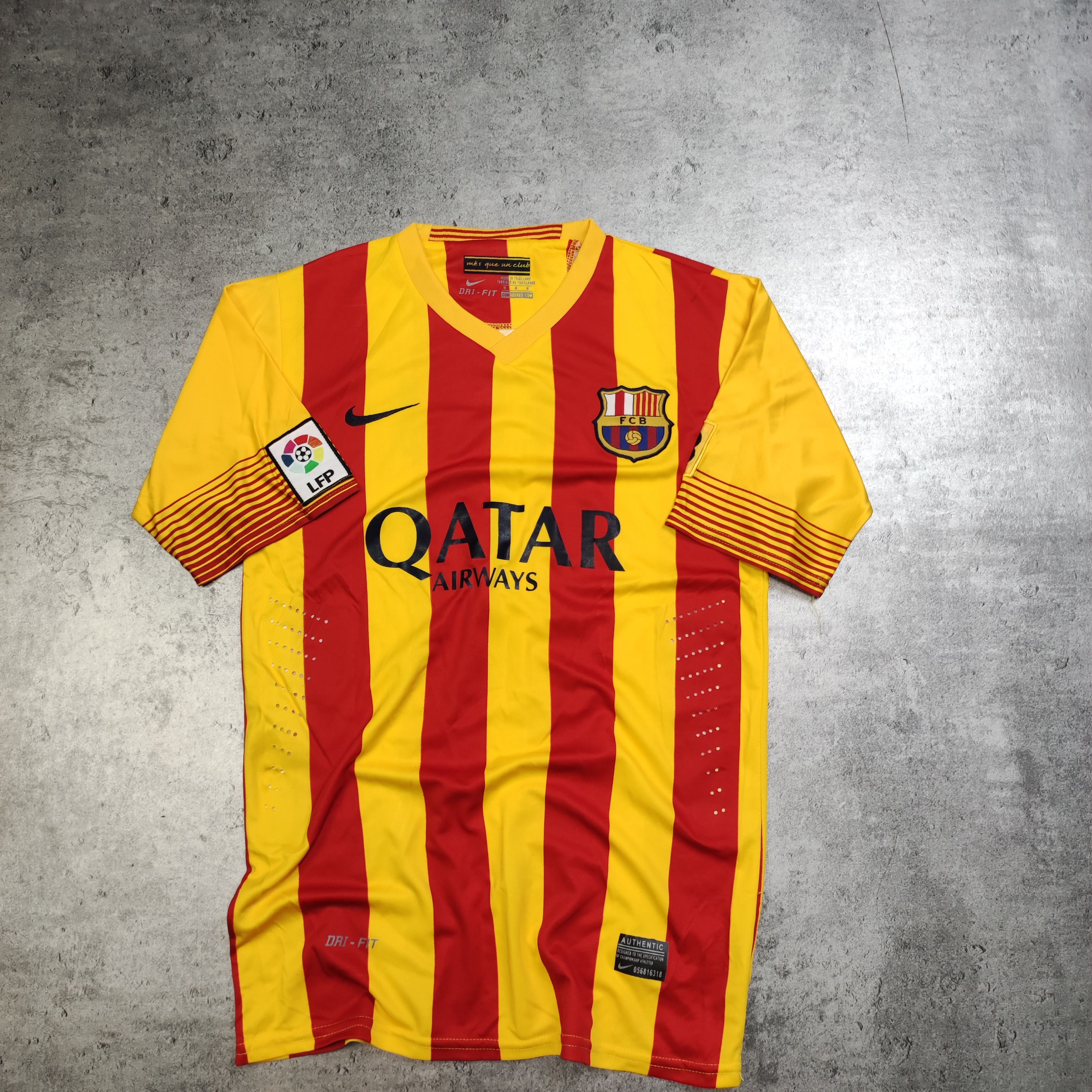Other FC Barcelona Nike RARE #10 Leo Messi Away 2014 Jersey Size US M / EU 48-50 / 2 - 3 Thumbnail