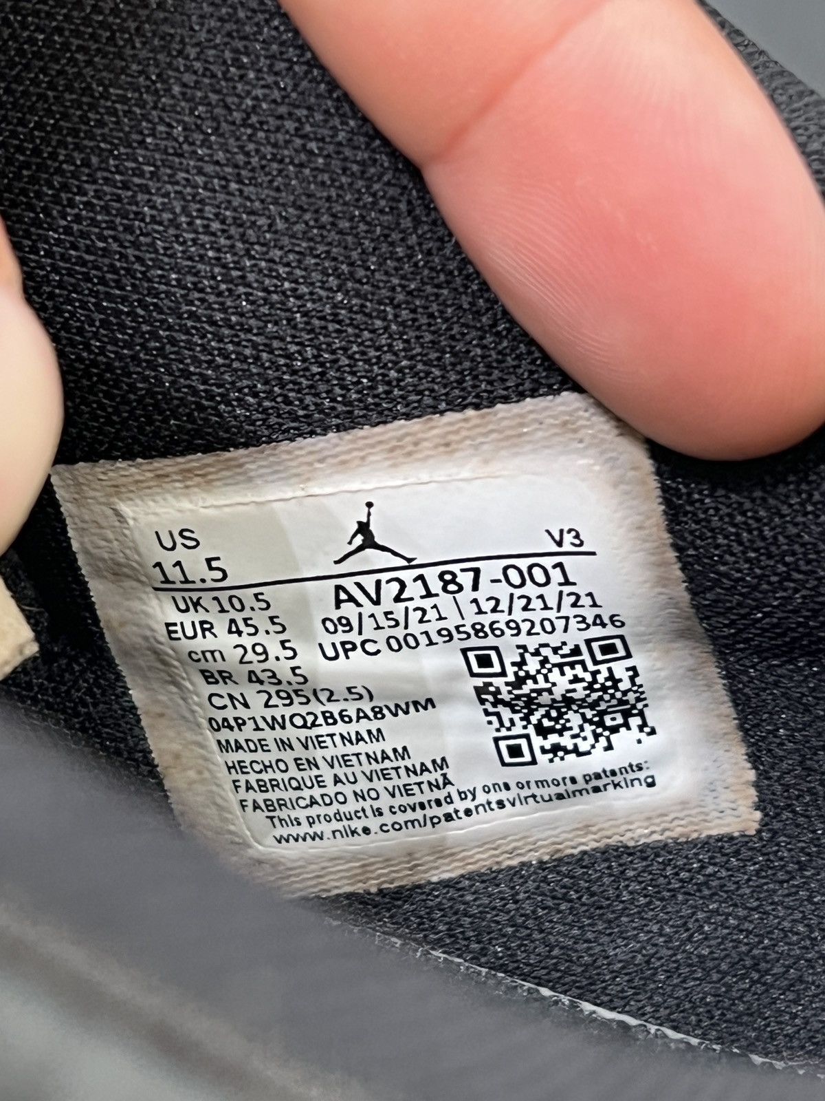 Jordan Brand Air Jordan 11 Low 72-10 Sz. 11.5 (2022) Size US 11.5 / EU 44-45 - 9 Thumbnail