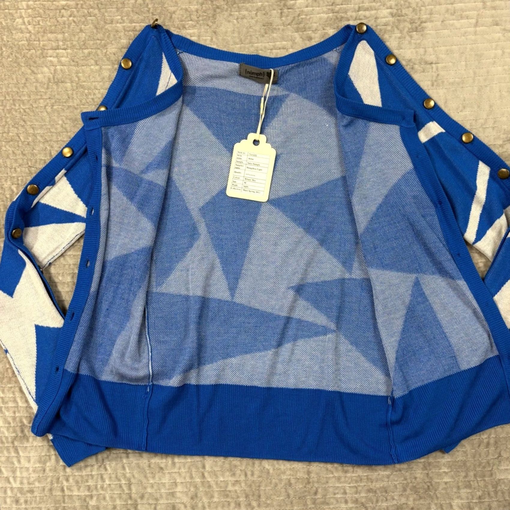 Vintage Numph Anna Blue White Geometric Button Cold Shoulder Cardigan Sweater M NS? Size M / US 6-8 / IT 42-44 - 3 Thumbnail