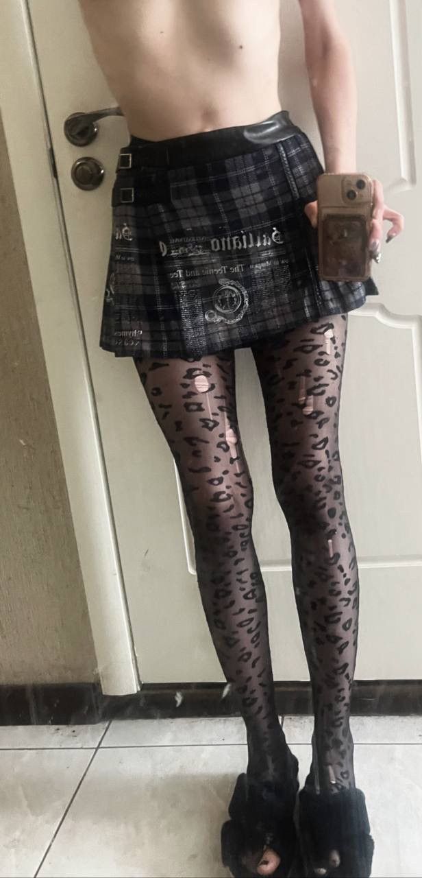 John Galliano John Galliano rare newspaper gazette mini skirt Size 26" / US 2 / IT 38 - 6 Thumbnail