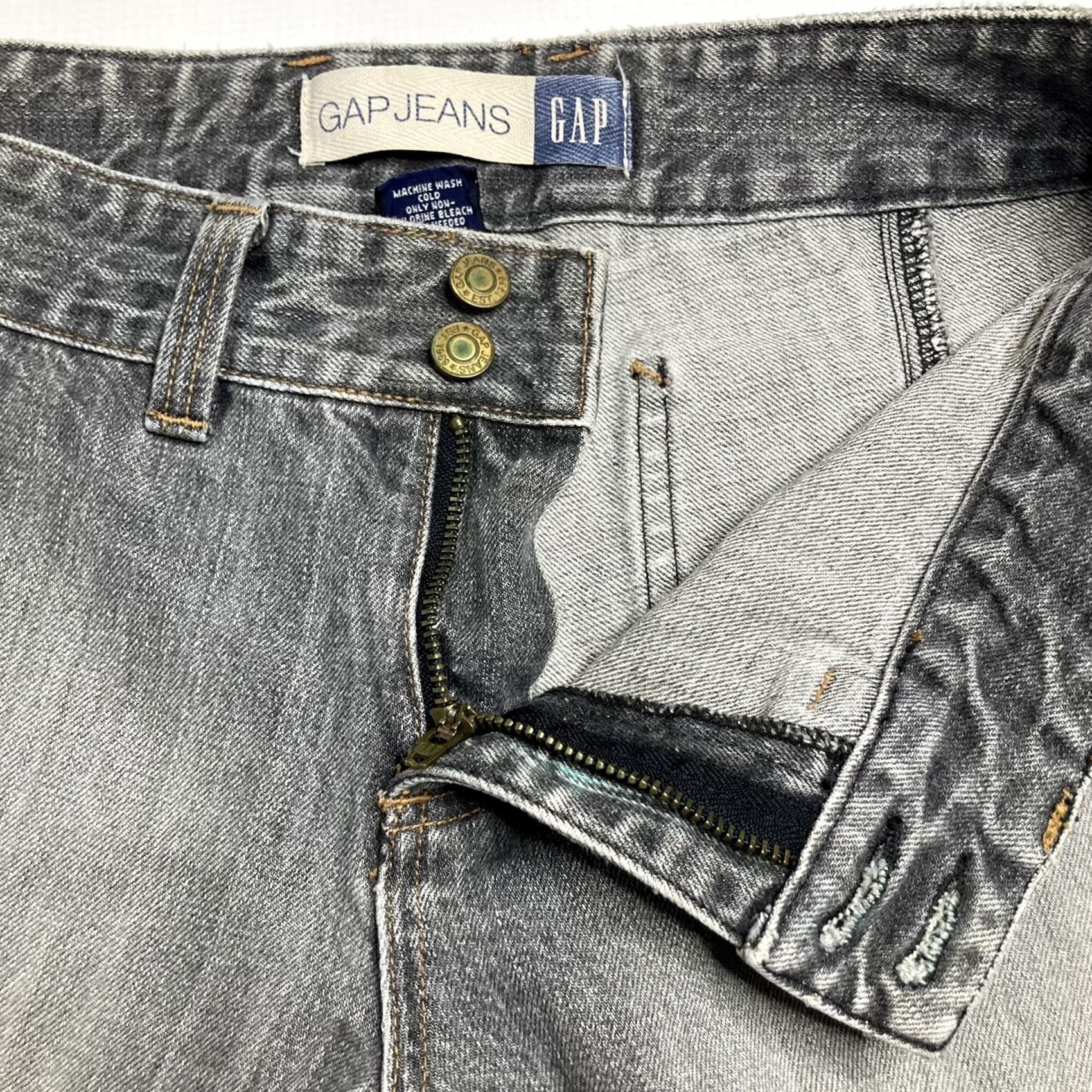 Gap VINTAGE Gap Jeans 2 Button Waist Distressed Destroyed Size 6 Gray 5-Pocket Denim Menus Womens Giov Size 28" / US 6 / IT 42 - 3 Thumbnail