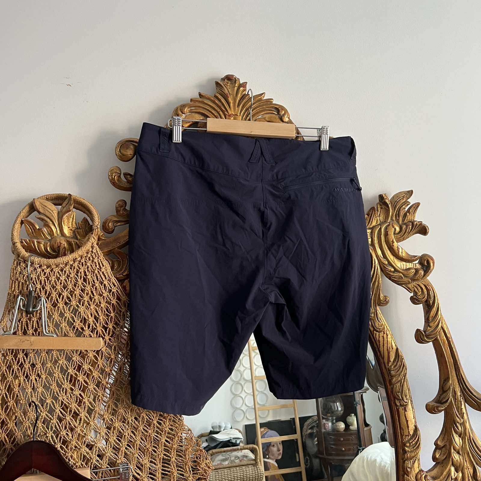 Mammut MAMMUT Shorts Cargo Outdoor Sz 42 Size 42" / US 20 - 2 Thumbnail