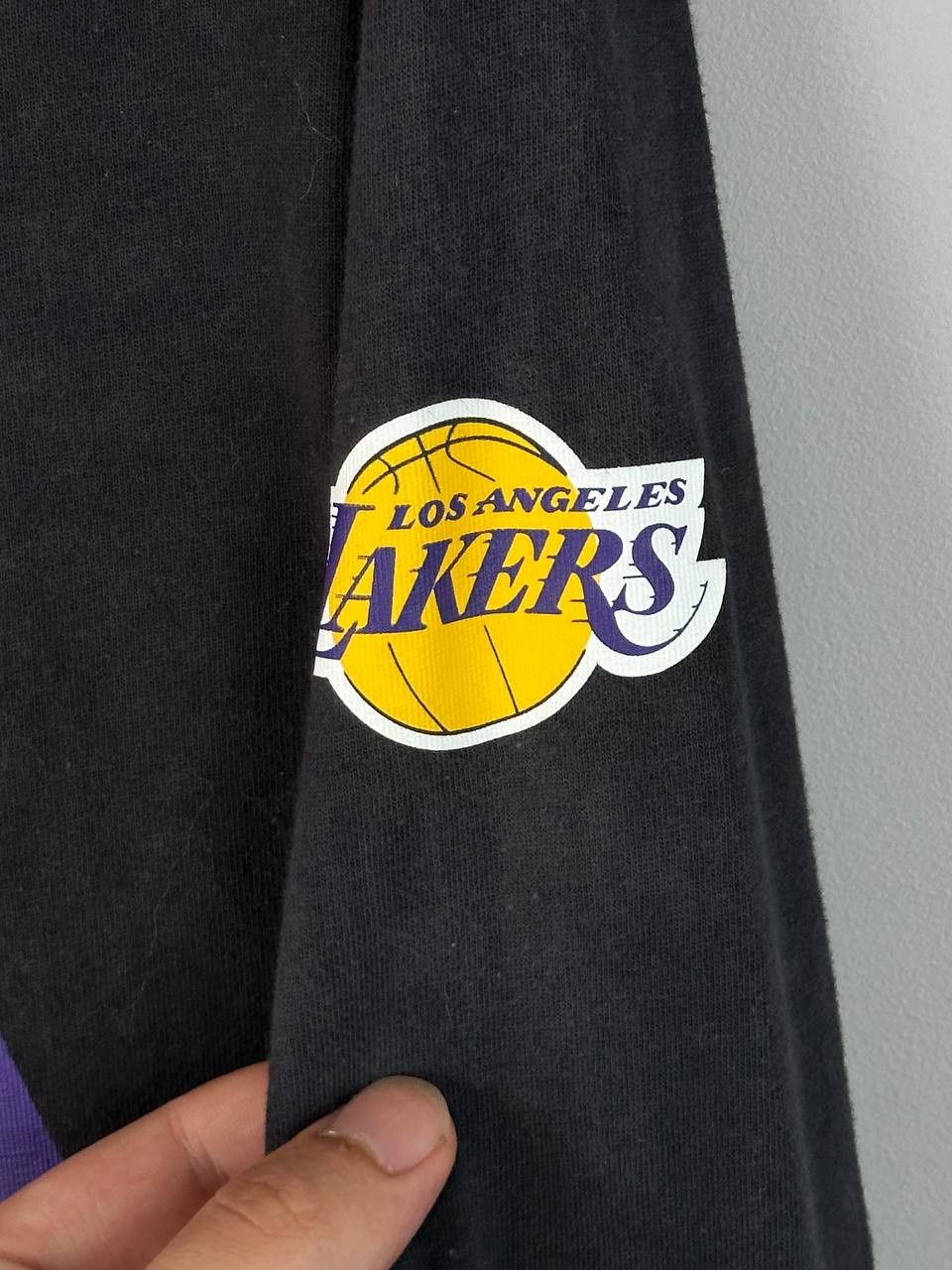 Nike Rare Nike Air Jordan Los Angeles Lakers Long Sleeve T Shirt Size US M / EU 48-50 / 2 - 5 Thumbnail