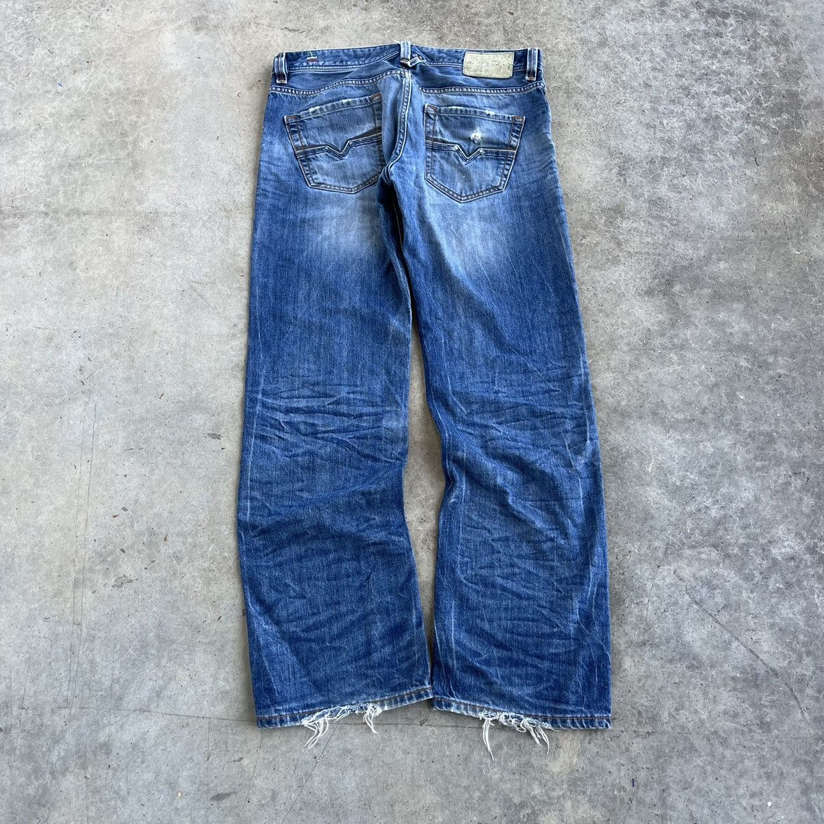 Diesel × Japanese Brand × Vintage Y2K Diesel jeans larkee straight leg denim Italy 33x30 Size US 33 - 1 Thumbnail
