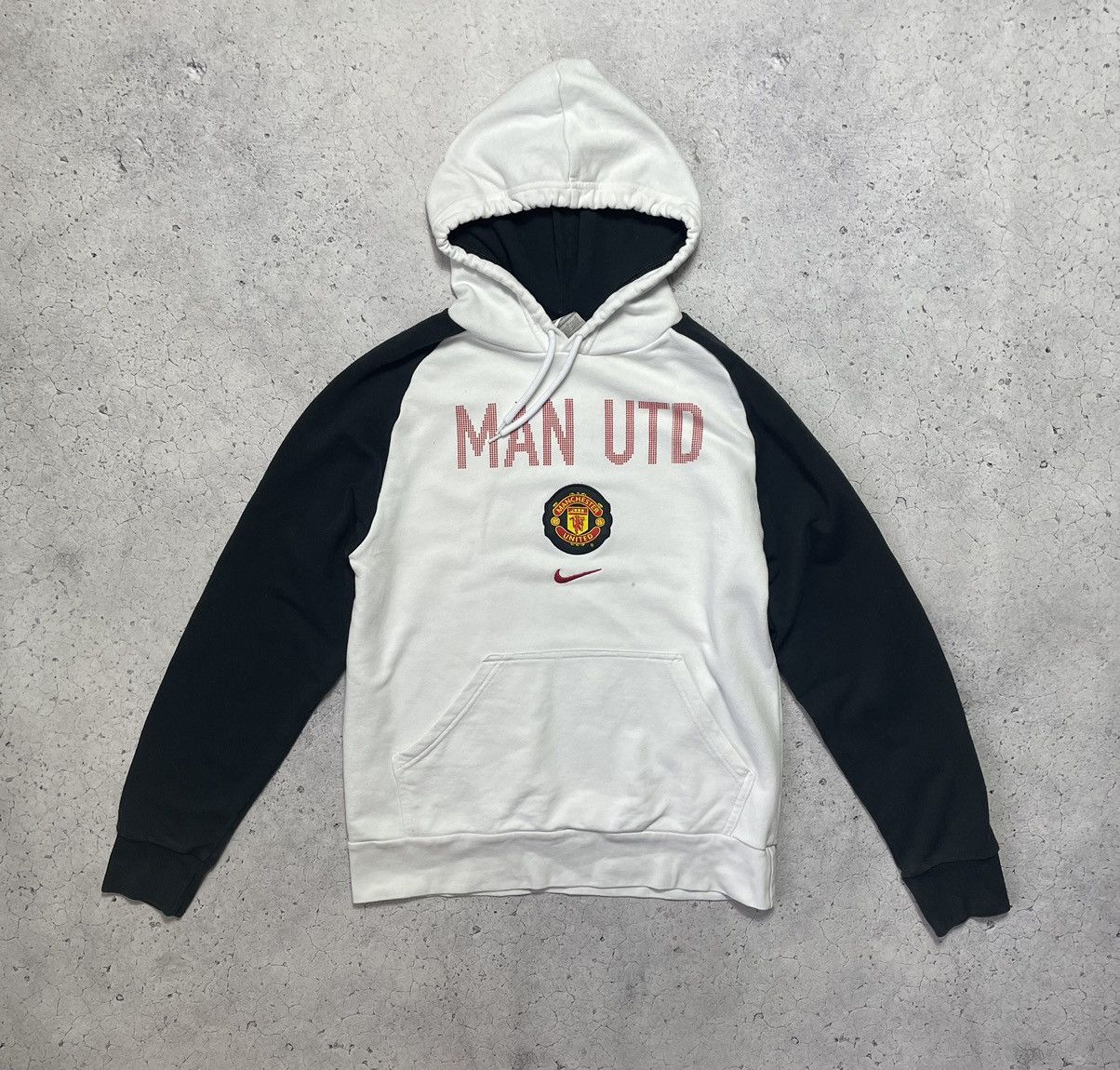 Nike Vintage Nike Manchester United Swoosh Soccer Hoodie Size US M / EU 48-50 / 2 - 1 Thumbnail
