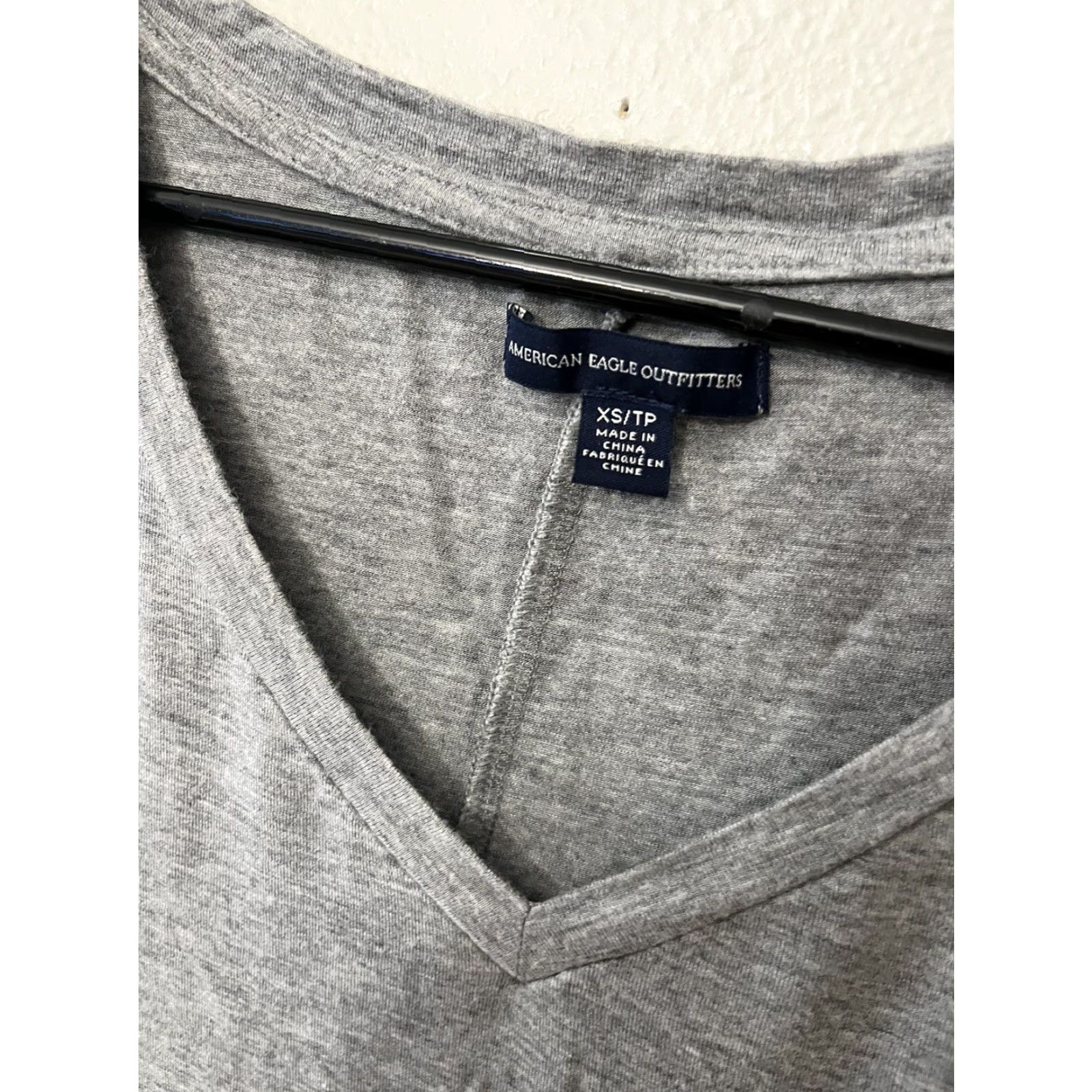 American Eagle Outfitters American Eagle Outfitters V-Neck T-Shirt Women's XS Gray Striped Casual Tee Size XS / US 0-2 / IT 36-38 - 3 Thumbnail