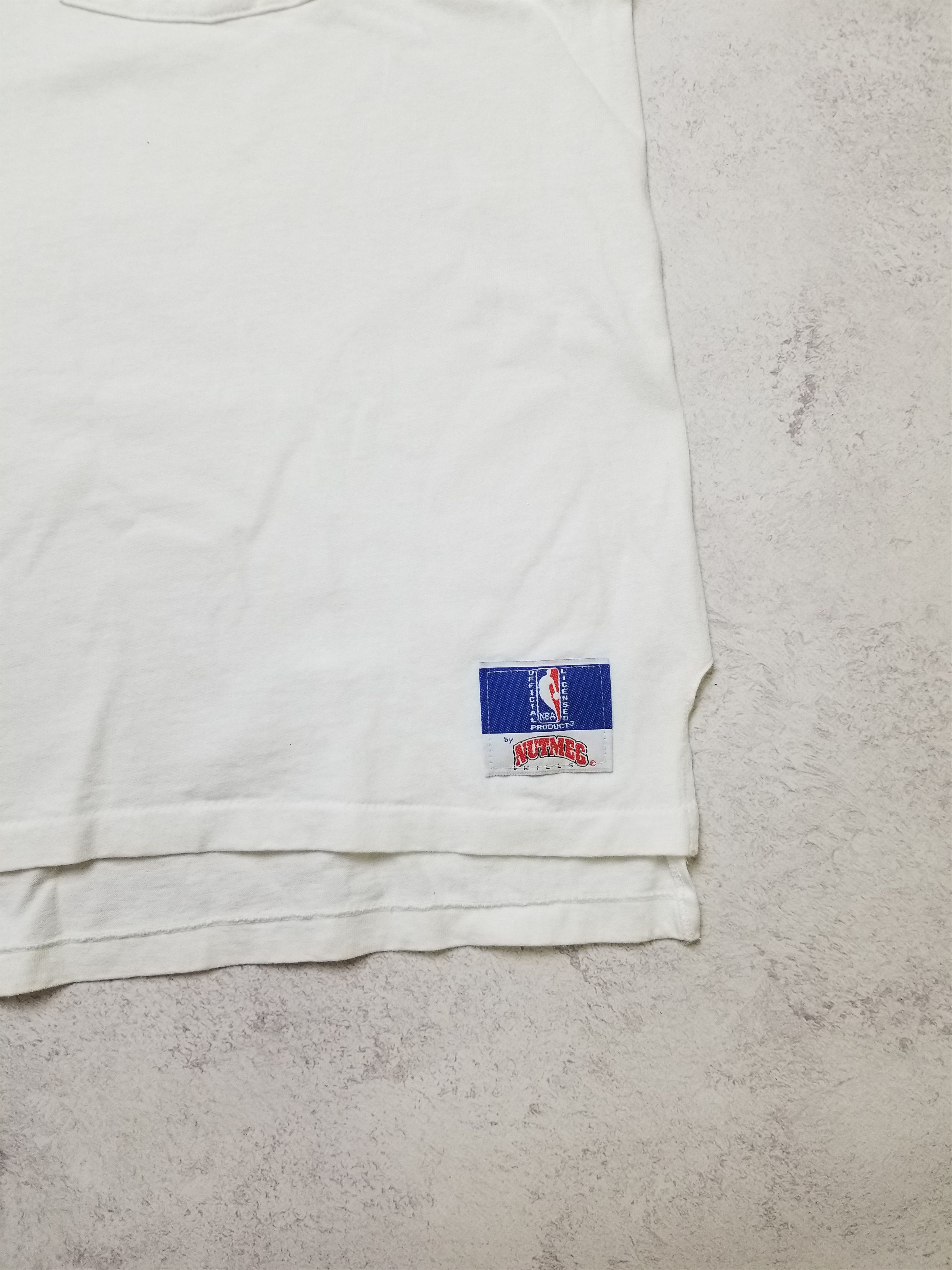 Nutmeg Vintage Chicago Bulls Nutmeg Mills Pocket Shirt Size US L / EU 52-54 / 3 - 10 Thumbnail