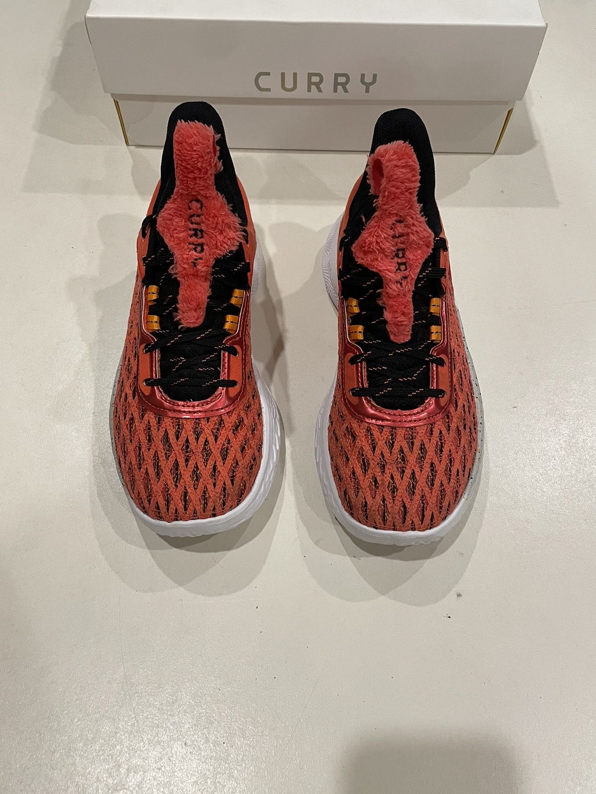 Under Armour Under Armour Curry Flow 9 Sesame Street Elmo Basketball Shoe Size US 6 / EU 39 - 3 Thumbnail