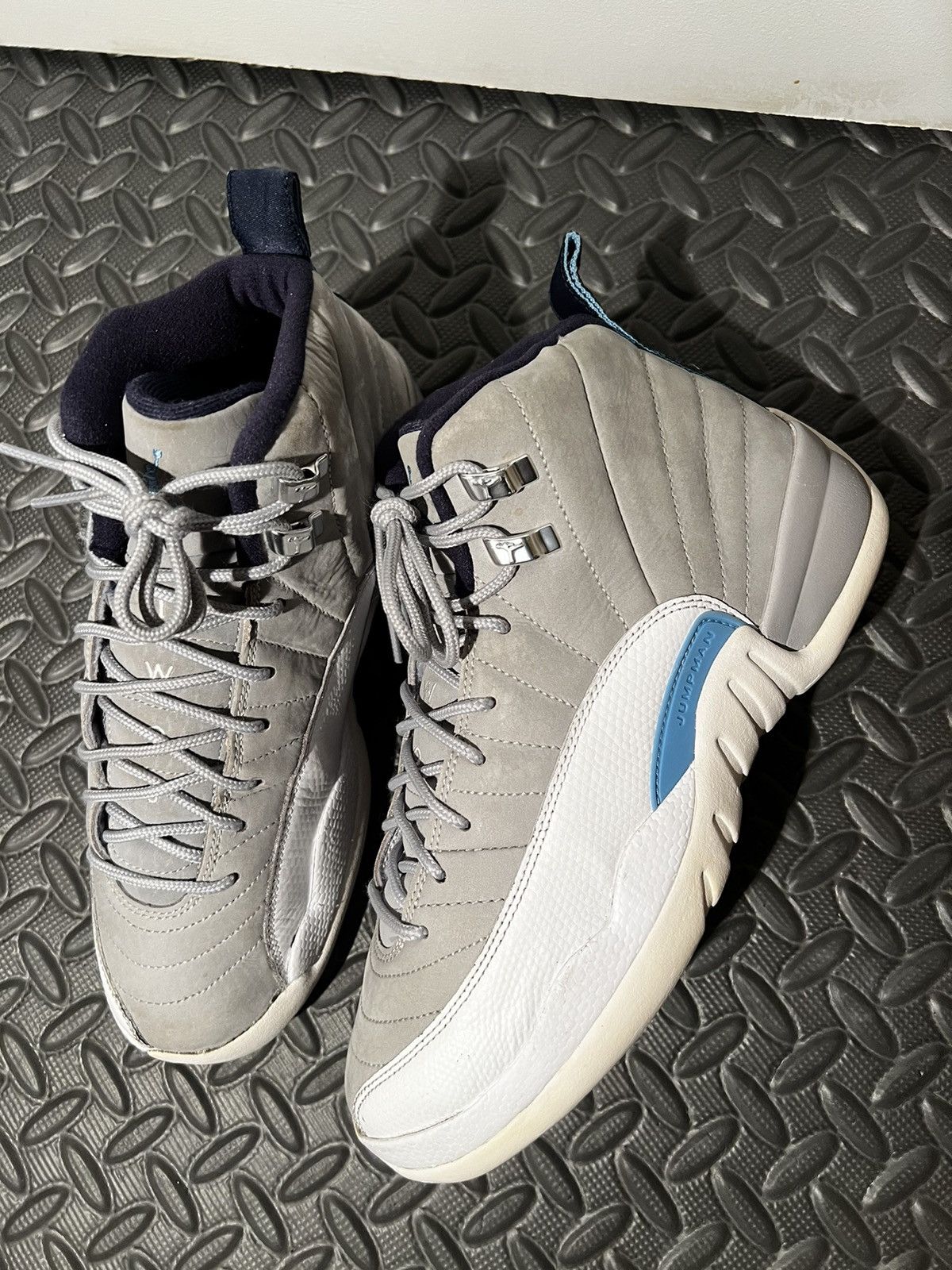 Jordan Brand CLEAN Air Jordan 12 Retro Wolf Grey size 7 Shoes Size US 7 / EU 40 - 2 Thumbnail