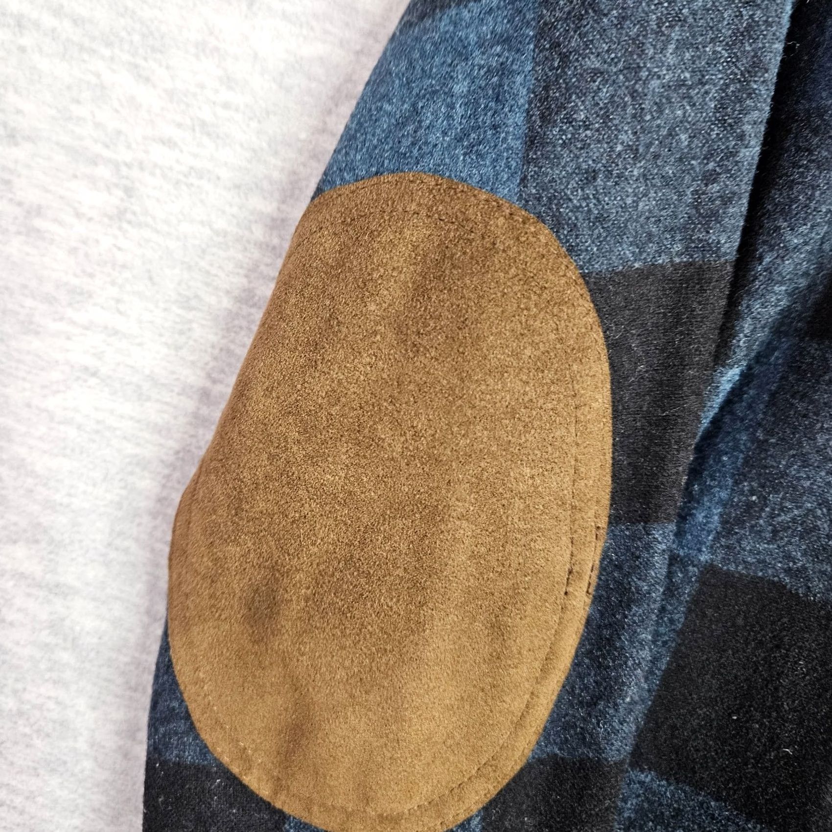 Pendleton Pendleton Mens Long Sleeve Button Front Elbow Patch Trail Shirt Size S Plaid Multicolor Wool Button-Up Regular Mens Size US S / EU 44-46 / 1 - 6 Thumbnail