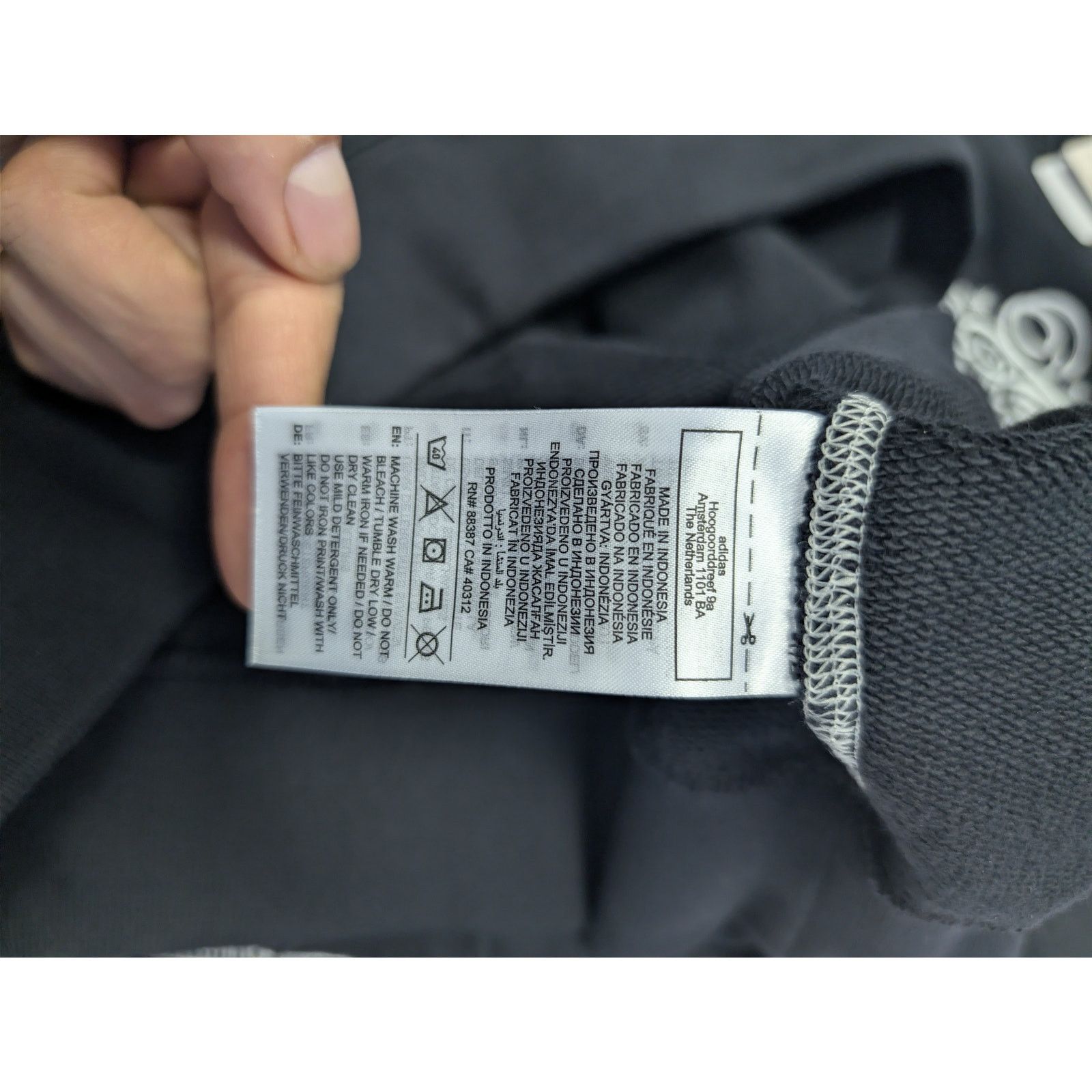 Adidas o1rshd1 Santa Monica Crewneck Sweatshirt in Black / White Size US XL / EU 56 / 4 - 17 Thumbnail