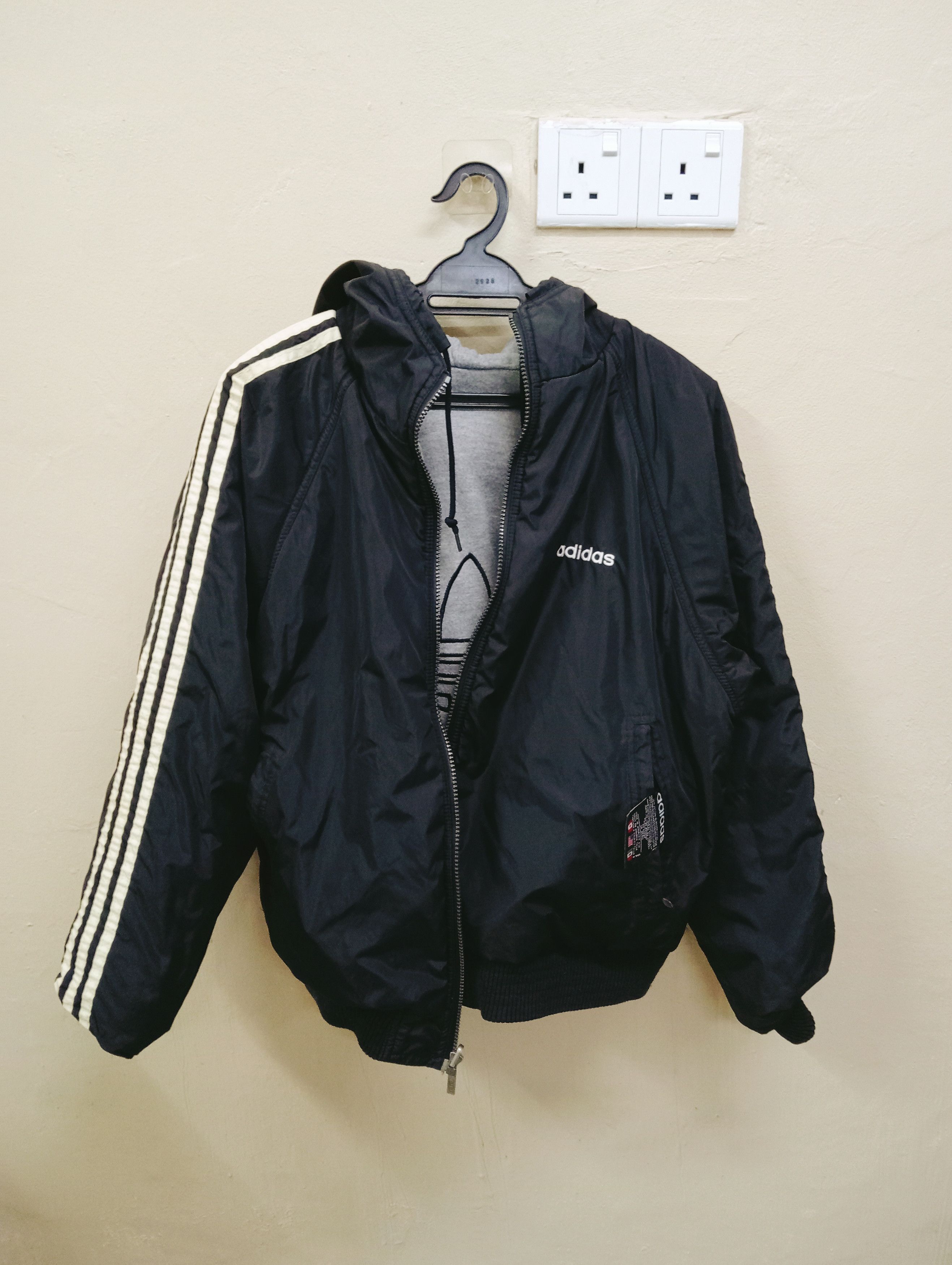 Adidas Vintage Adidas Reversible Hooded Jacket Size US S / EU 44-46 / 1 - 1 Thumbnail