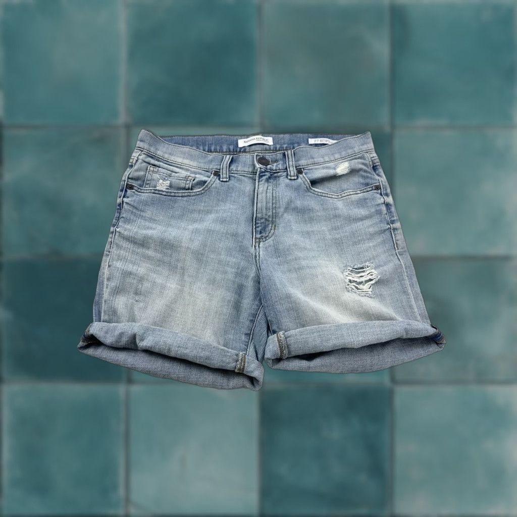 Banana Republic Banana Republic Shorts Women’s Bermuda Denim Blue Striped Roll Up 31in Waist Regular 27 Women's Jeans Casual Outdoor Style Bermuda Shorts Mens? Size 27" / US 4 / IT 40 - 1 Thumbnail
