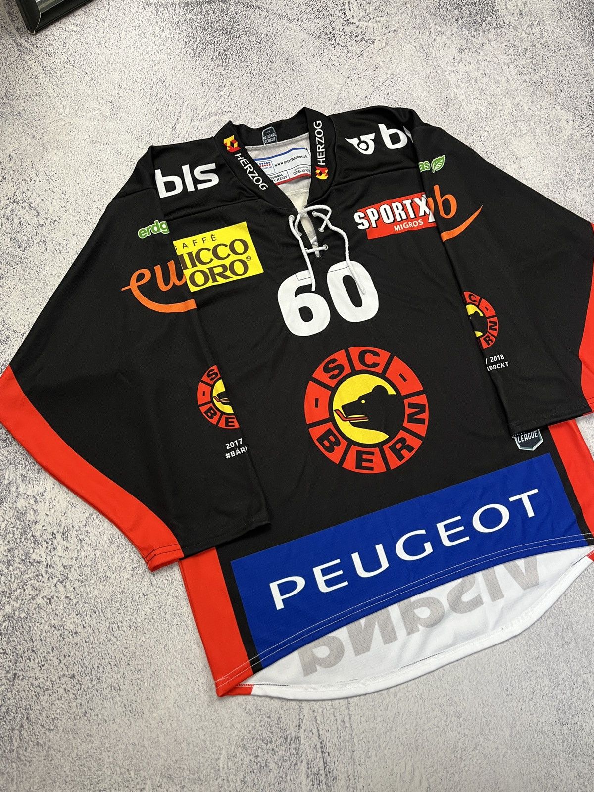 NHL SC Bern Ice Hockey Jersey #60 Zeller NHL Team Signed Rare Size US L / EU 52-54 / 3 - 2 Thumbnail