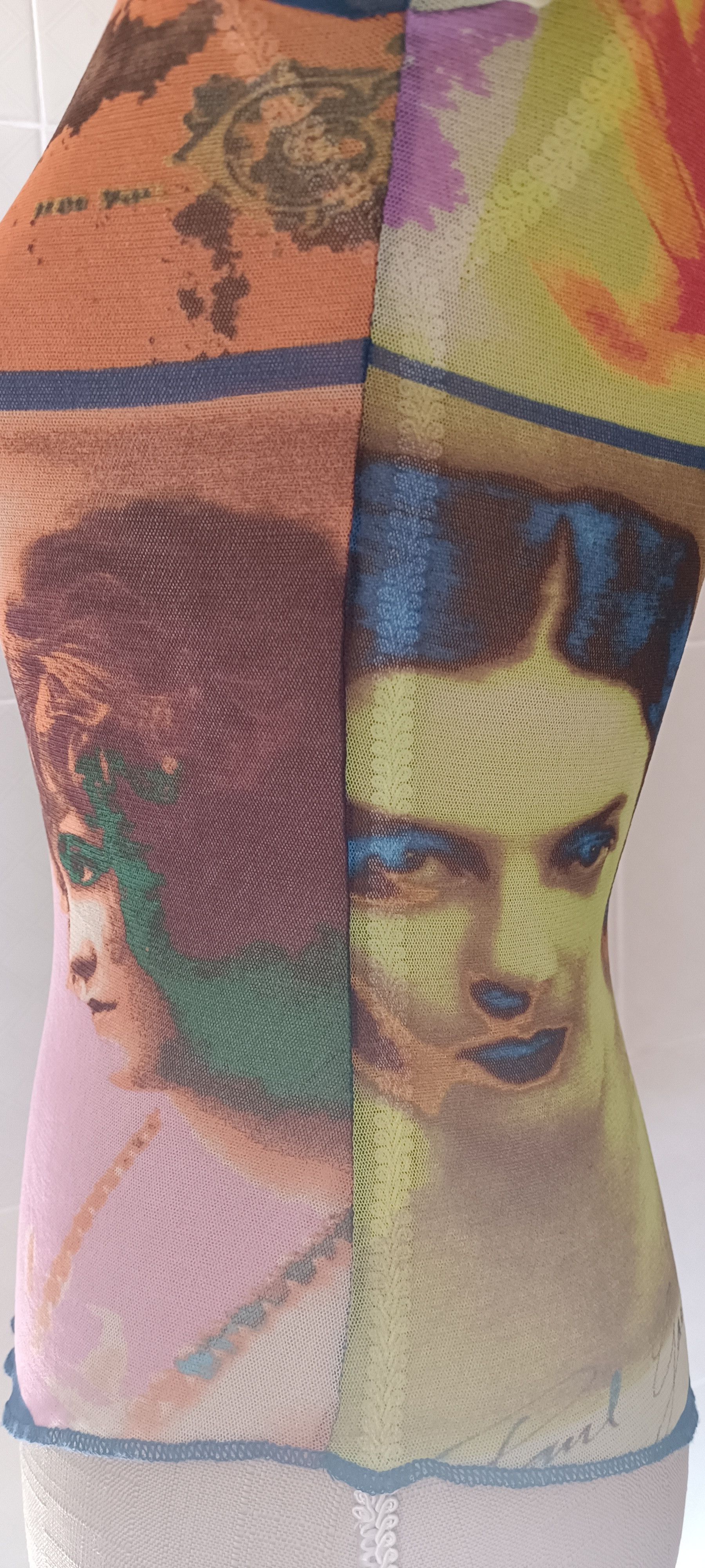 Top - Iconic print on women's frames 1920's