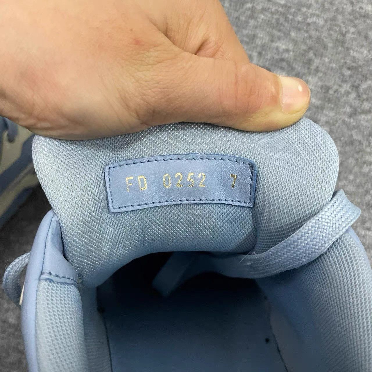 Louis Vuitton Louis Vuitton Trainer Blue And White Sneakers K28 Size US 7 / EU 40 - 4 Thumbnail