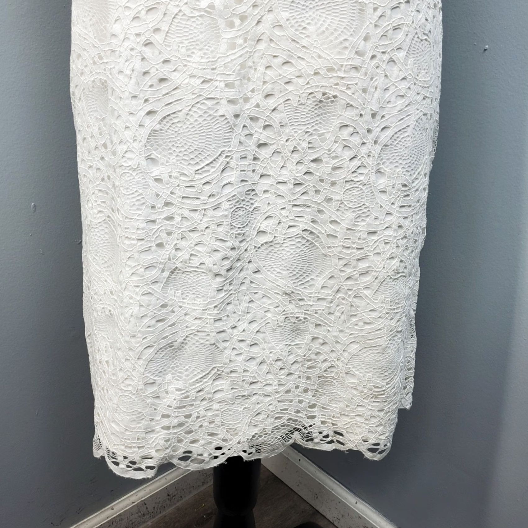 Vince Camuto Vince Camuto White Shift Dress Womens 8 Sleeveless Back Zip Knee Length Formal Party Cocktail Dress Size M / US 6-8 / IT 42-44 - 4 Thumbnail