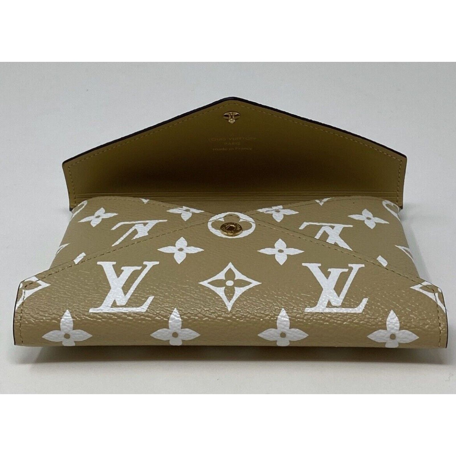 Louis Vuitton Beige Monogram Giant Pochette Kirigami MM Envelope Size ONE SIZE - 3 Thumbnail