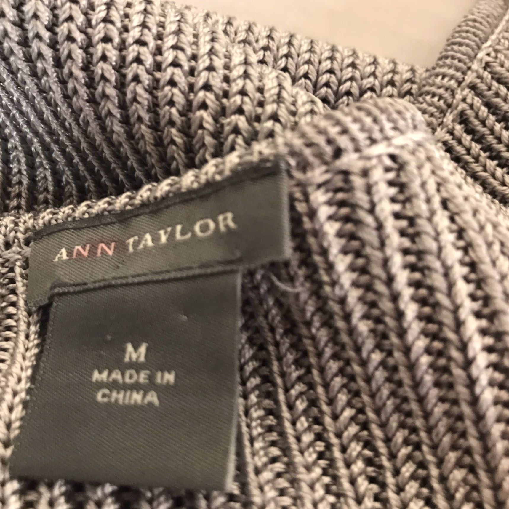 Ann Taylor VINTAGE Ann Taylor Silver Sleeveless Blouse Womens Size M Solid Modern Size M / US 6-8 / IT 42-44 - 3 Thumbnail