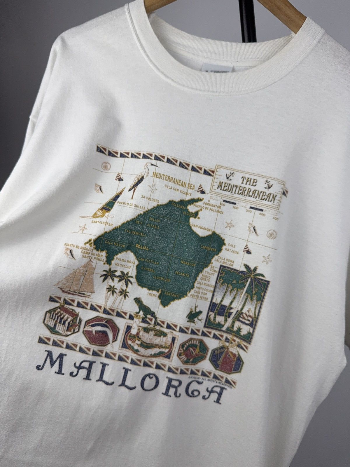 Vintage Vintage 90s ART Mallorca Tourist Graphic Travel Map Tee Size US XL / EU 56 / 4 - 3 Thumbnail