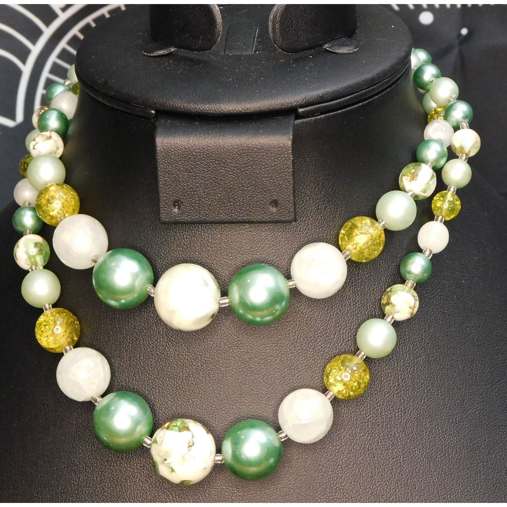 Other Vintage Green And White Chunky Beaded Layered Necklace Size ONE SIZE - 1 Thumbnail