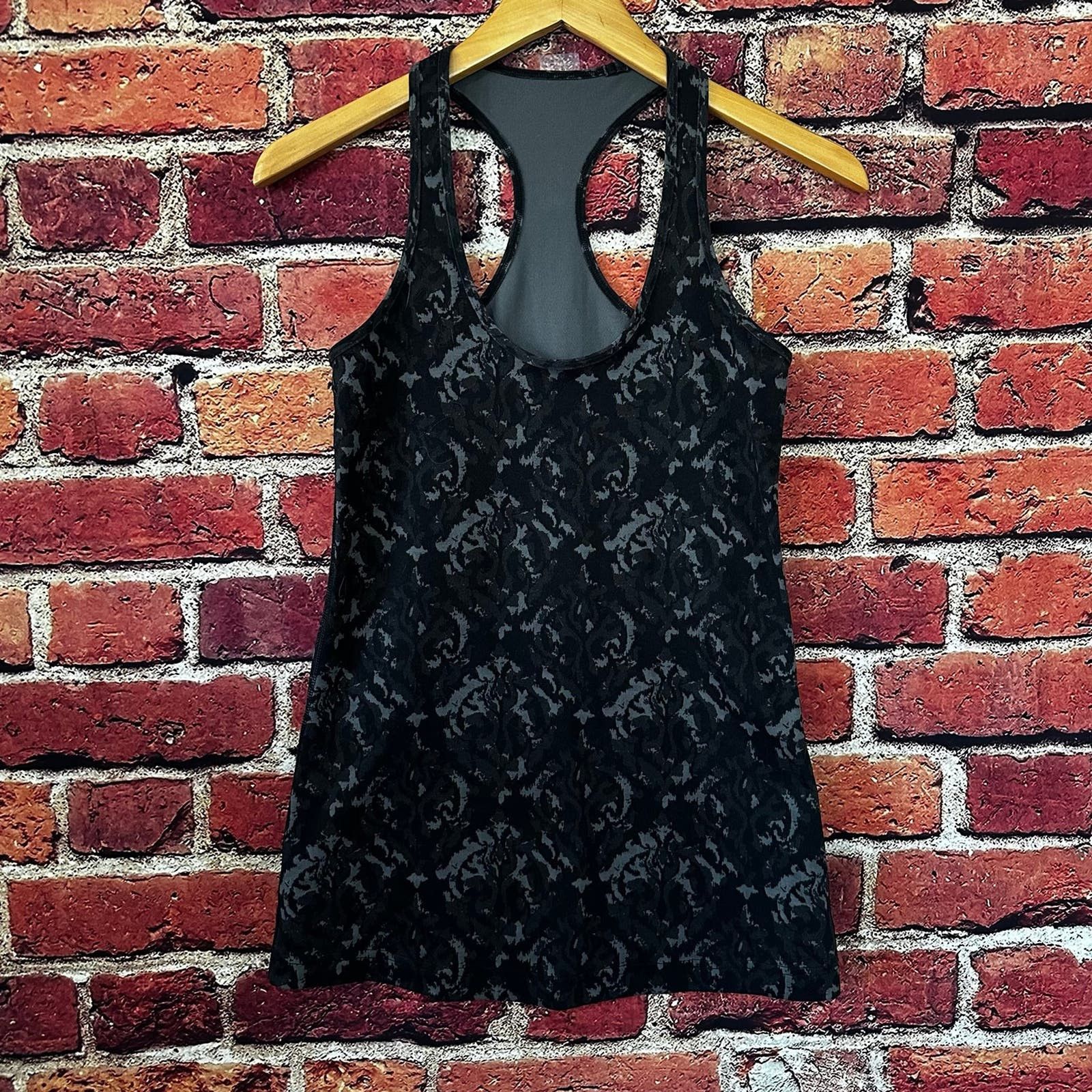 Lululemon lululemon tank top size 6 Size M / US 6-8 / IT 42-44 - 1 Thumbnail