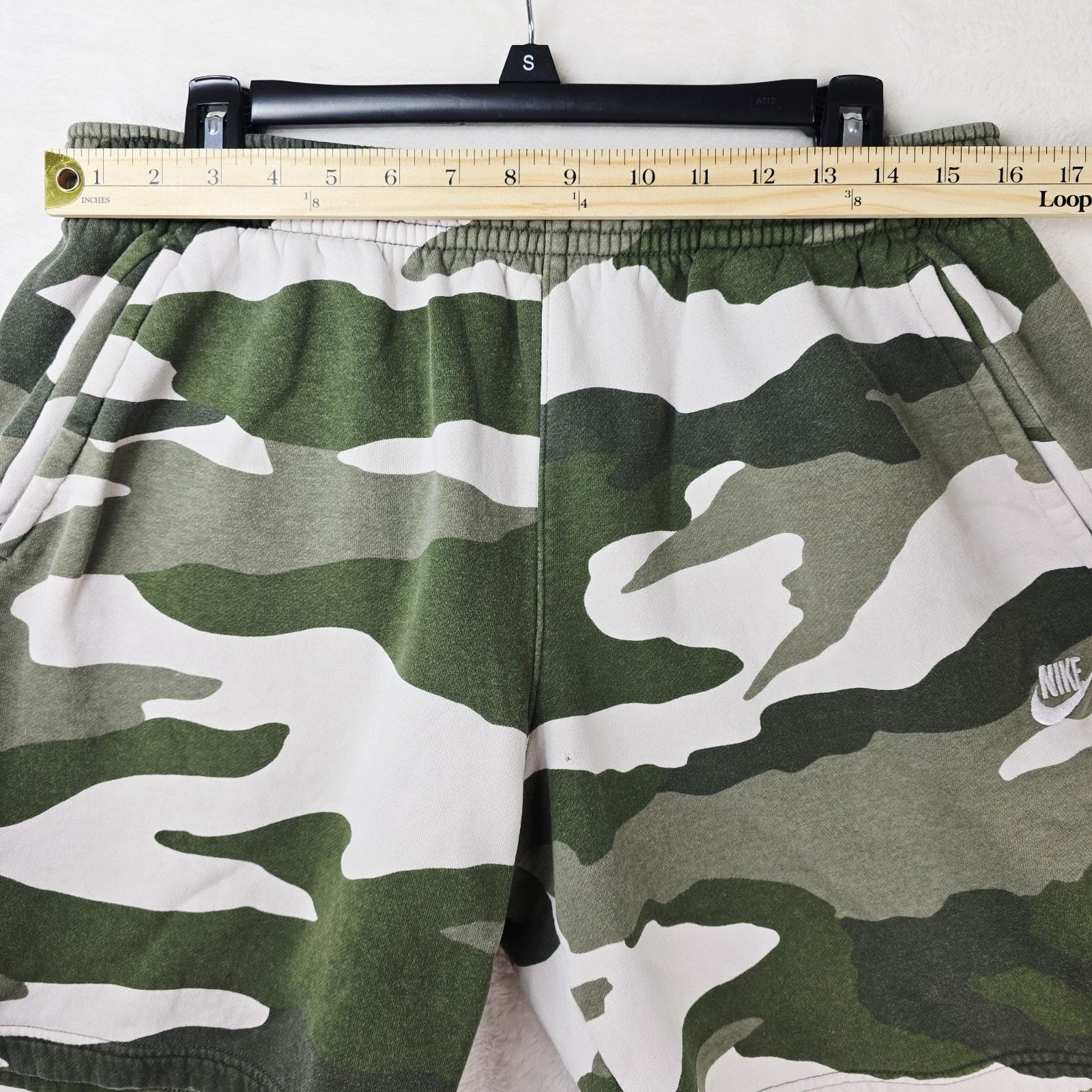 Nike Nike Sportswear Club Fleece Shorts Mens Medium Green Camo Size US 34 / EU 50 - 13 Thumbnail
