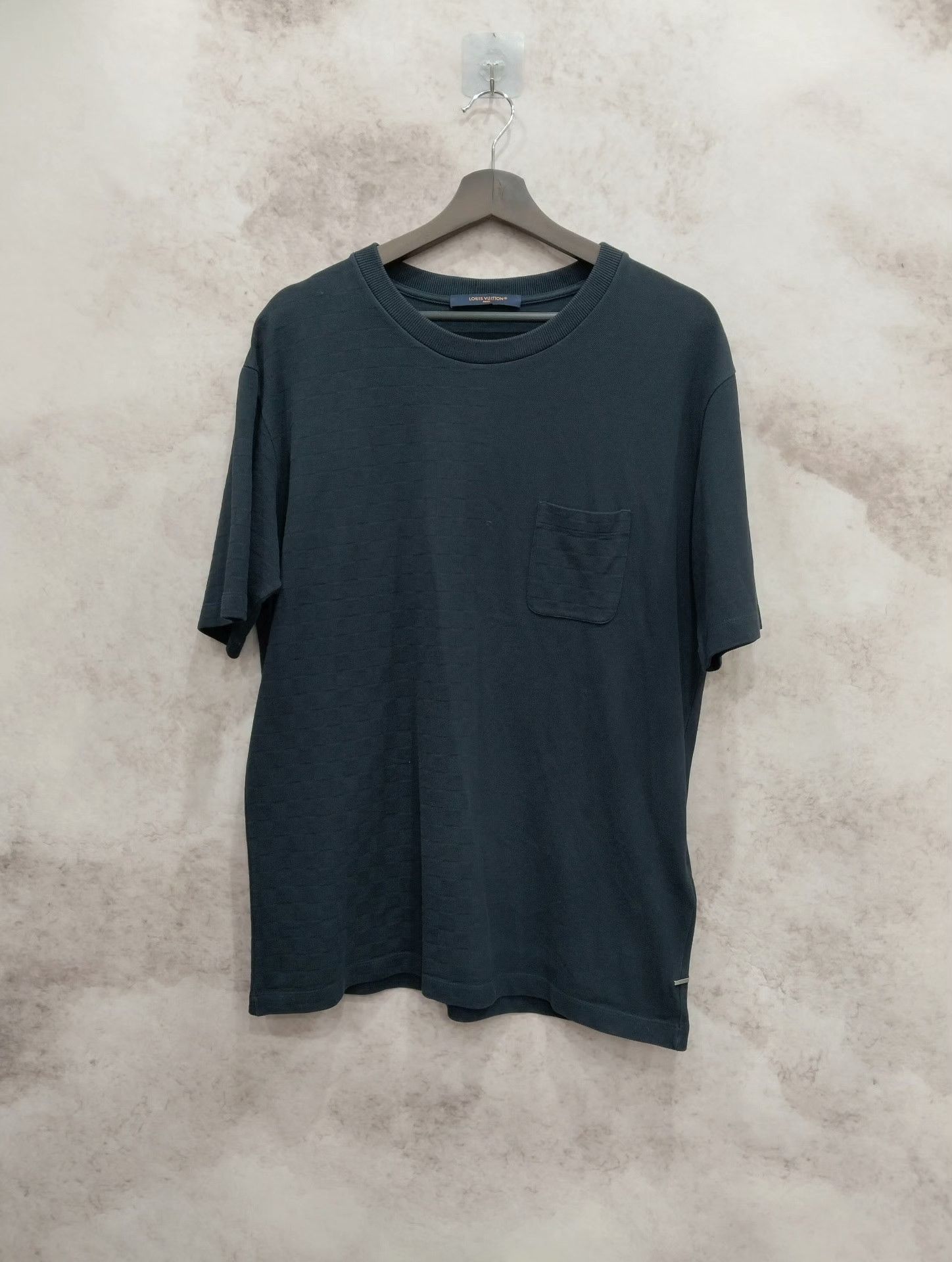 Louis Vuitton Louis Vuitton T-Shirt XL Men Size US XL / EU 56 / 4 - 1 Thumbnail