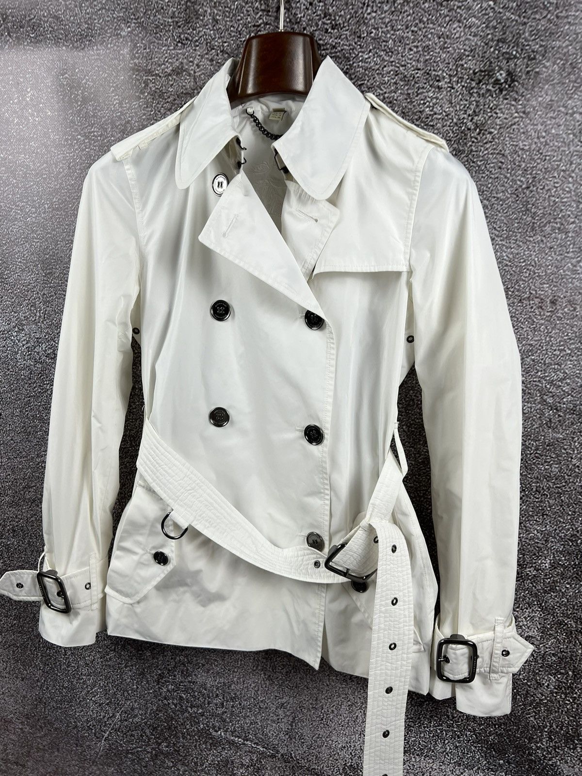 Burberry × Designer Burberry London women’s short Trench Coat double breasted Size XS / US 0-2 / IT 36-38 - 6 Thumbnail