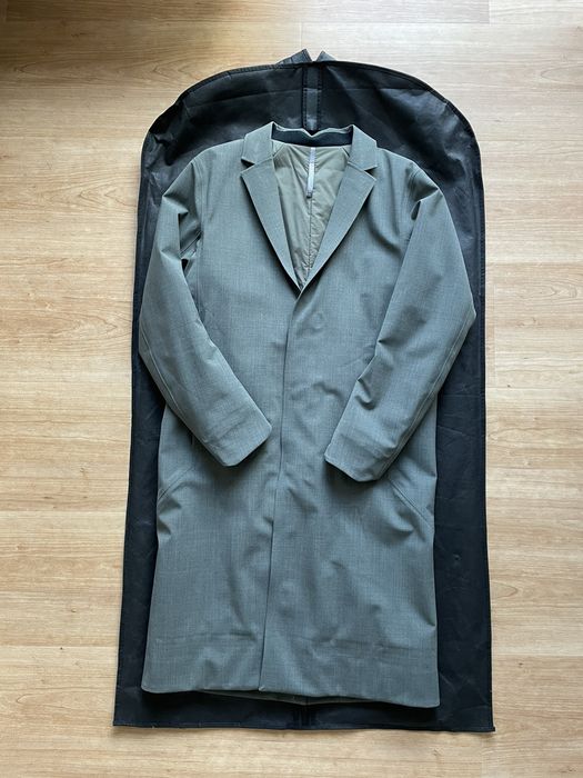 lenan insulated tech wool topcoat