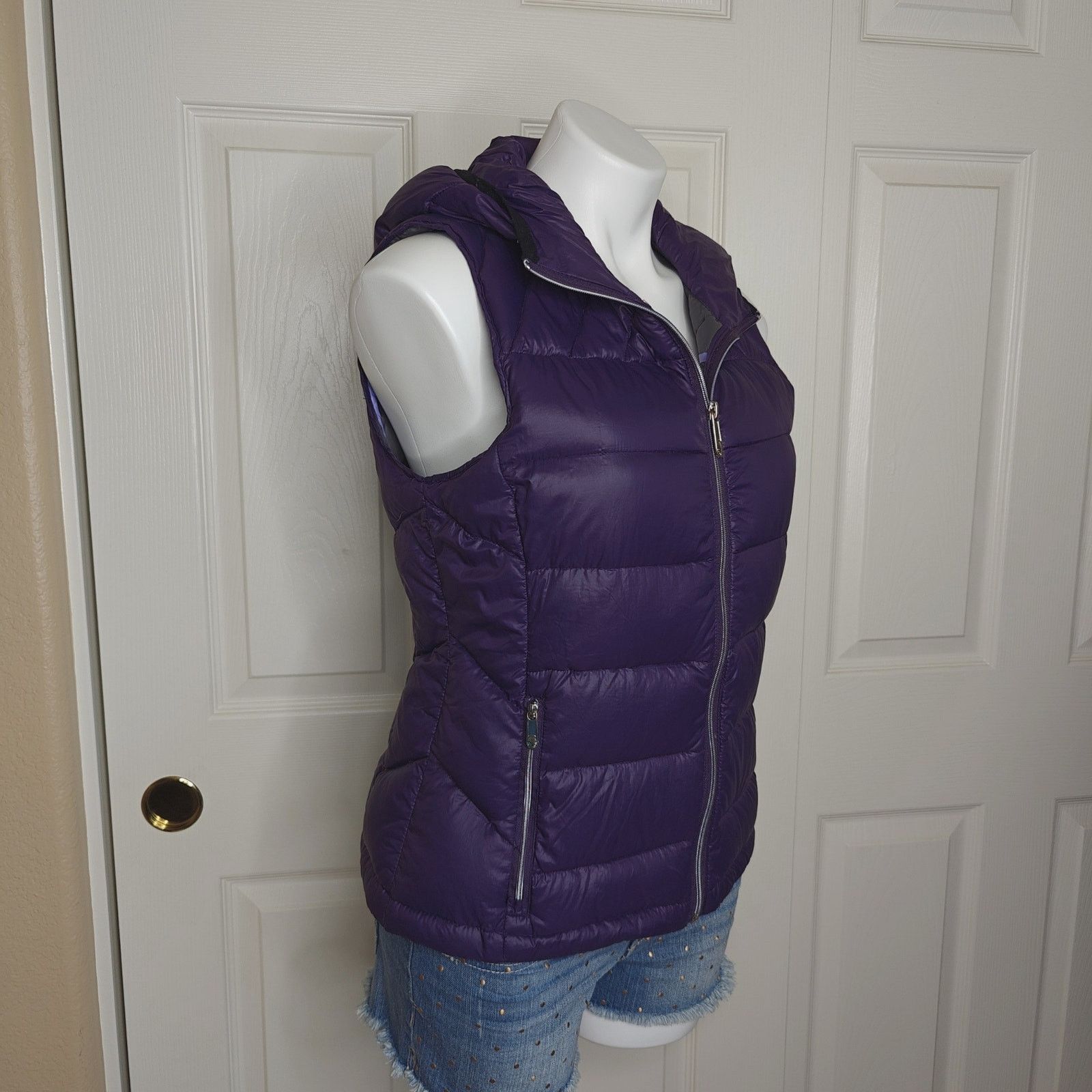 Calvin Klein purple packable down puffer vest with hoodie sz XS Size XS / US 0-2 / IT 36-38 - 3 Thumbnail