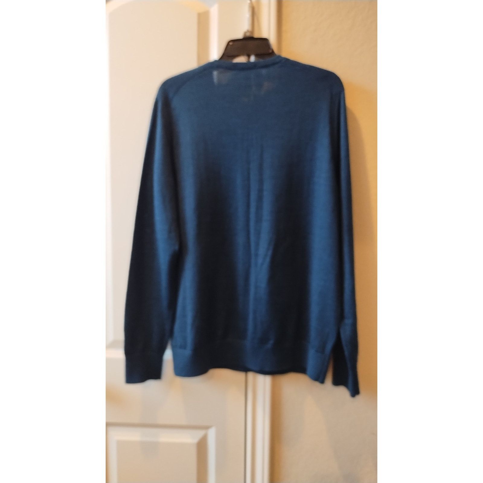 Express Express Solid Merino Wool V-neck Men sweater Casual Large Size US L / EU 52-54 / 3 - 6 Thumbnail