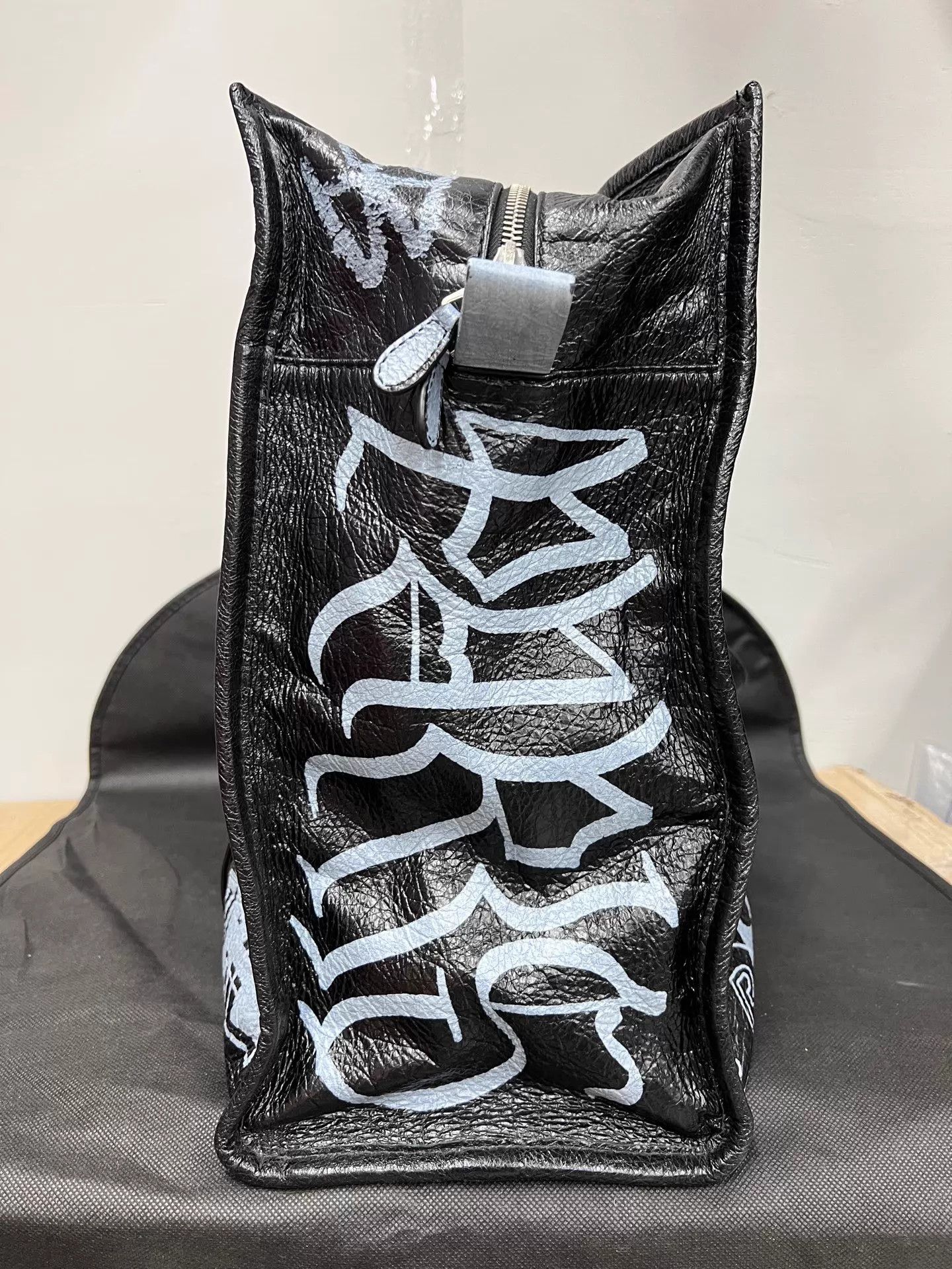 Balenciaga Balenciaga Bazar Graffiti Large Lambskin Tote Bag Size ONE SIZE - 8 Thumbnail