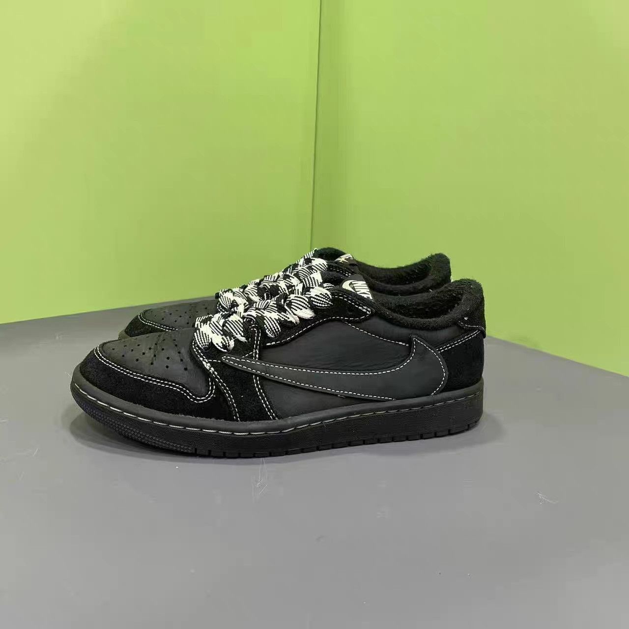 Jordan Brand Black Low-Top Sneakers Size 6 Size US 6 / EU 39 - 1 Thumbnail
