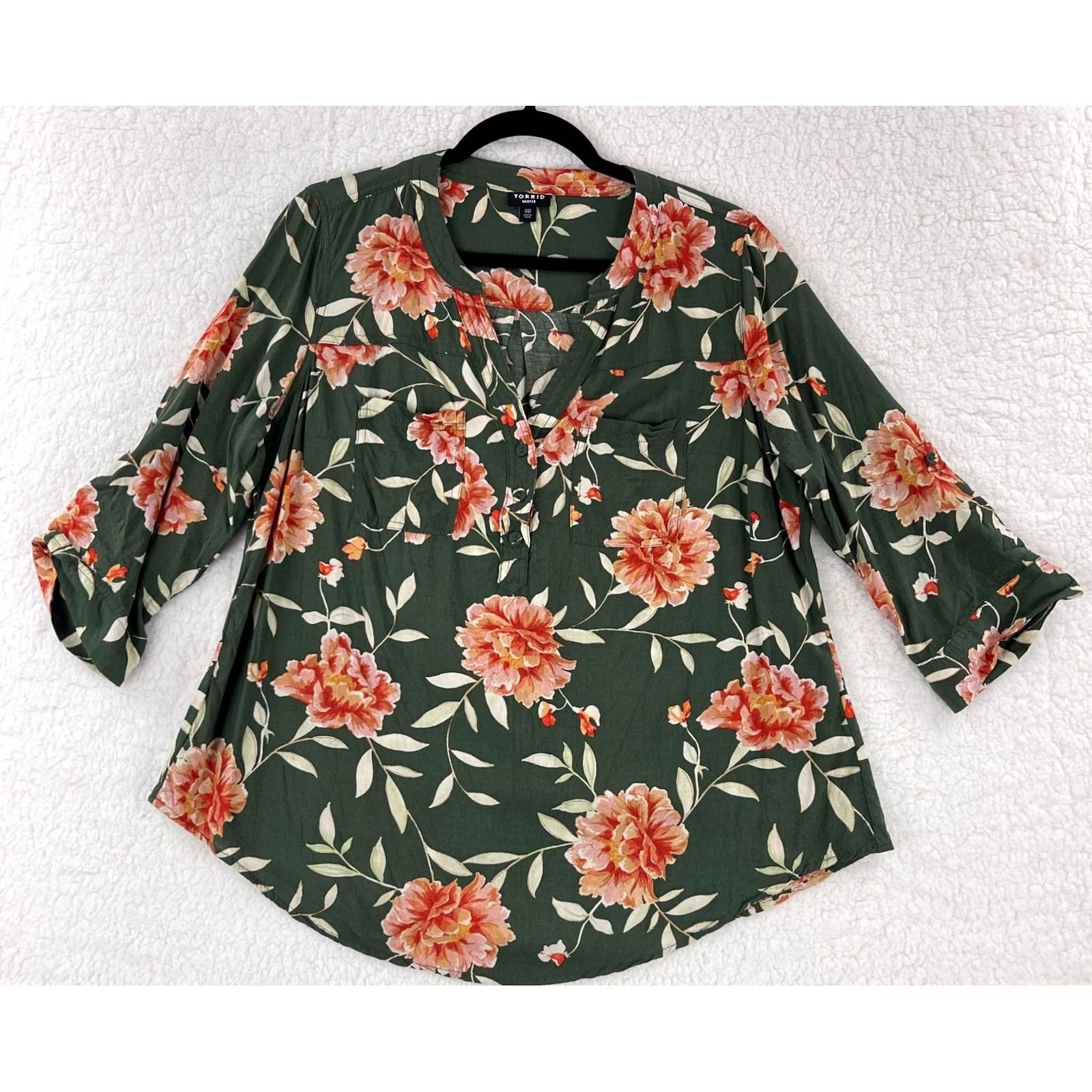 Torrid Torrid Harper Challis Shirt Women Medium Green Floral 3/4 Sleeve Pullover V-Neck Size M / US 6-8 / IT 42-44 - 2 Thumbnail