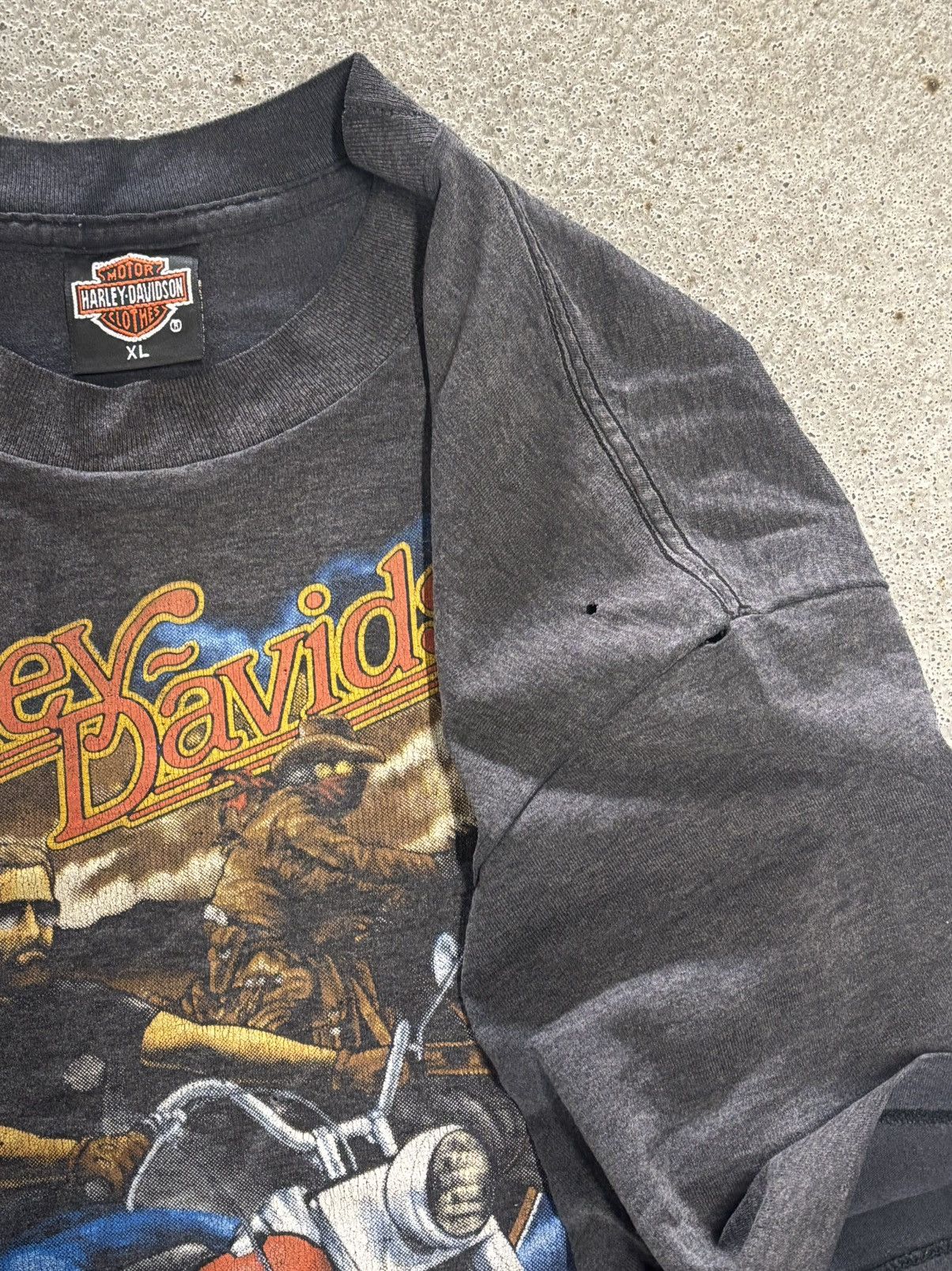 Harley Davidson (DISTRESSED) 1991 HARLEY DAVIDSON 3D EMBLEM TSHIRT Size US XL / EU 56 / 4 - 8 Thumbnail