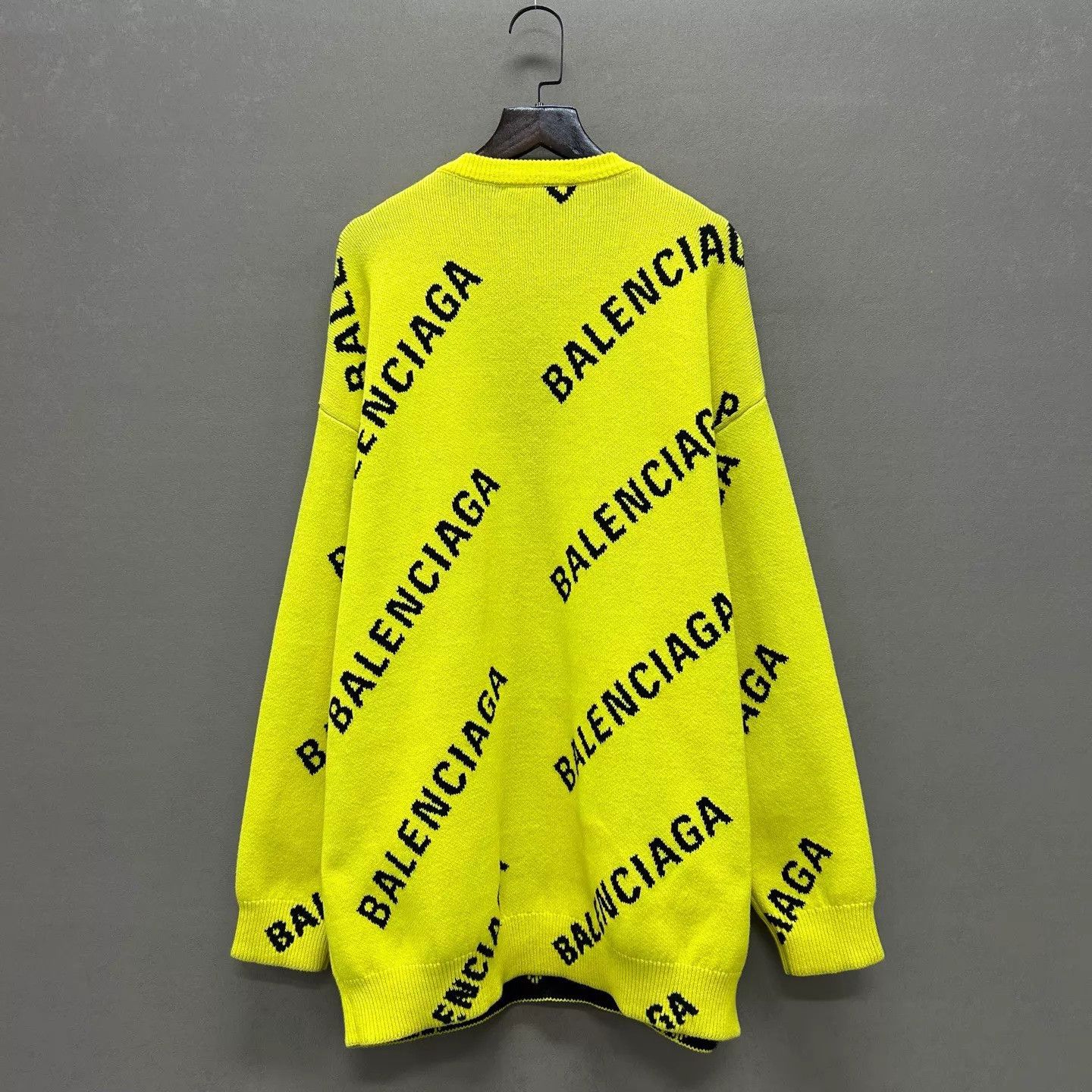 Balenciaga Balenciaga Yellow All Over Logo Sweater S 99 New Size S / US 4 / IT 40 - 2 Thumbnail