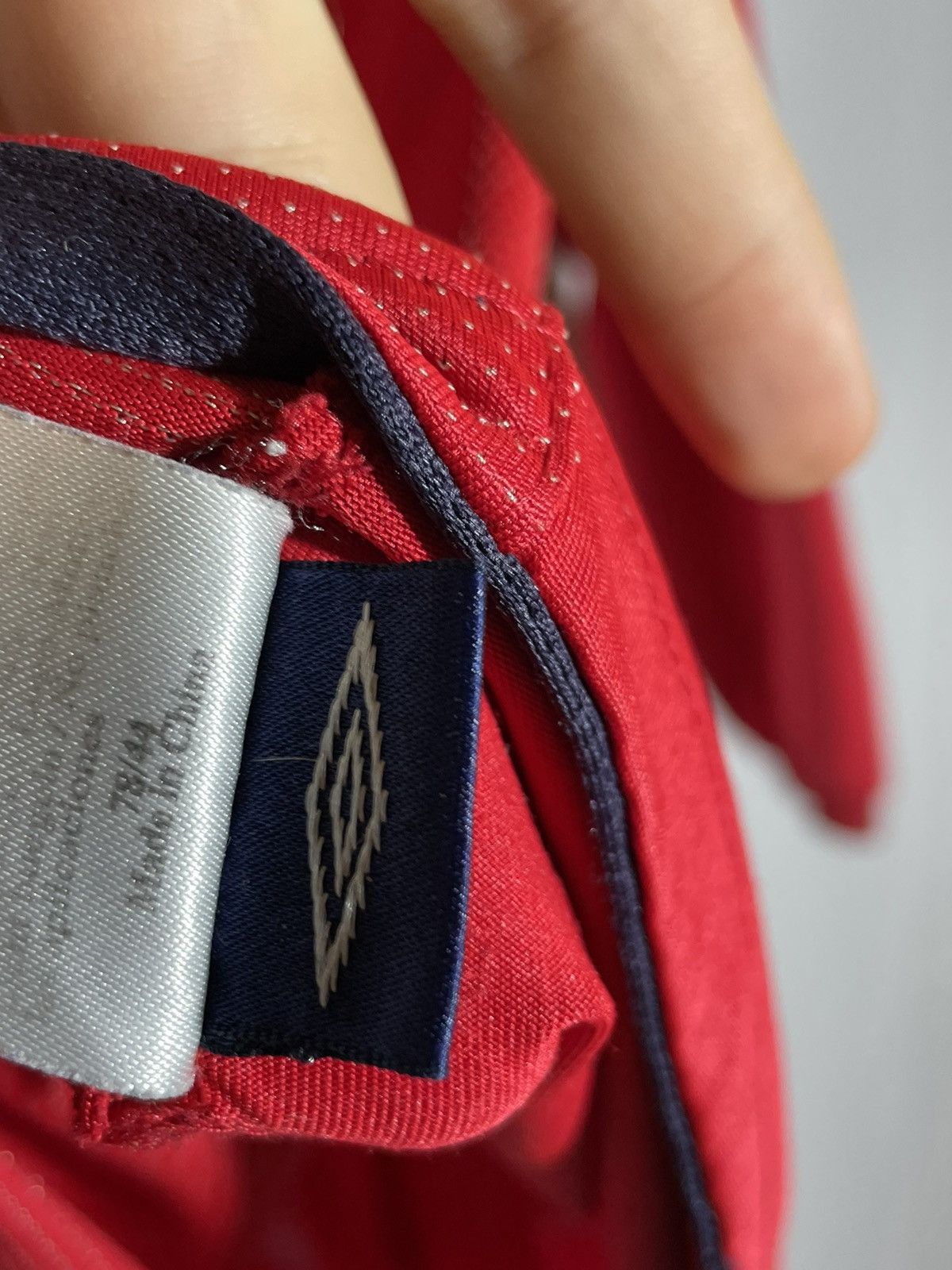 Umbro × Vintage England Umbro Vintage 2004 Away Football Long Sleeve Size US L / EU 52-54 / 3 - 11 Thumbnail