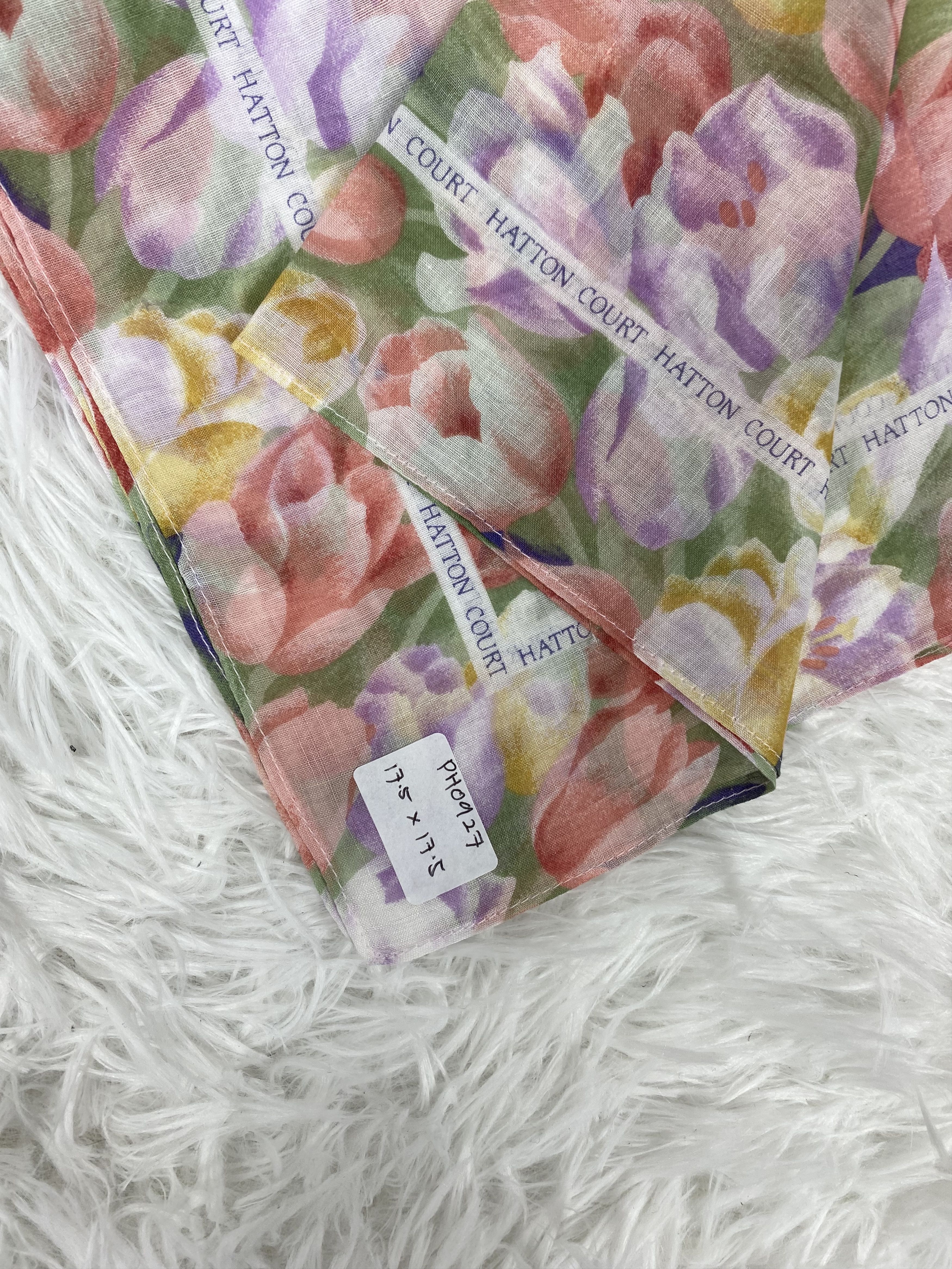 Designer × Vintage Vintage Hatton Court Handkerchief Neckerchief PH0927 Size ONE SIZE - 2 Thumbnail