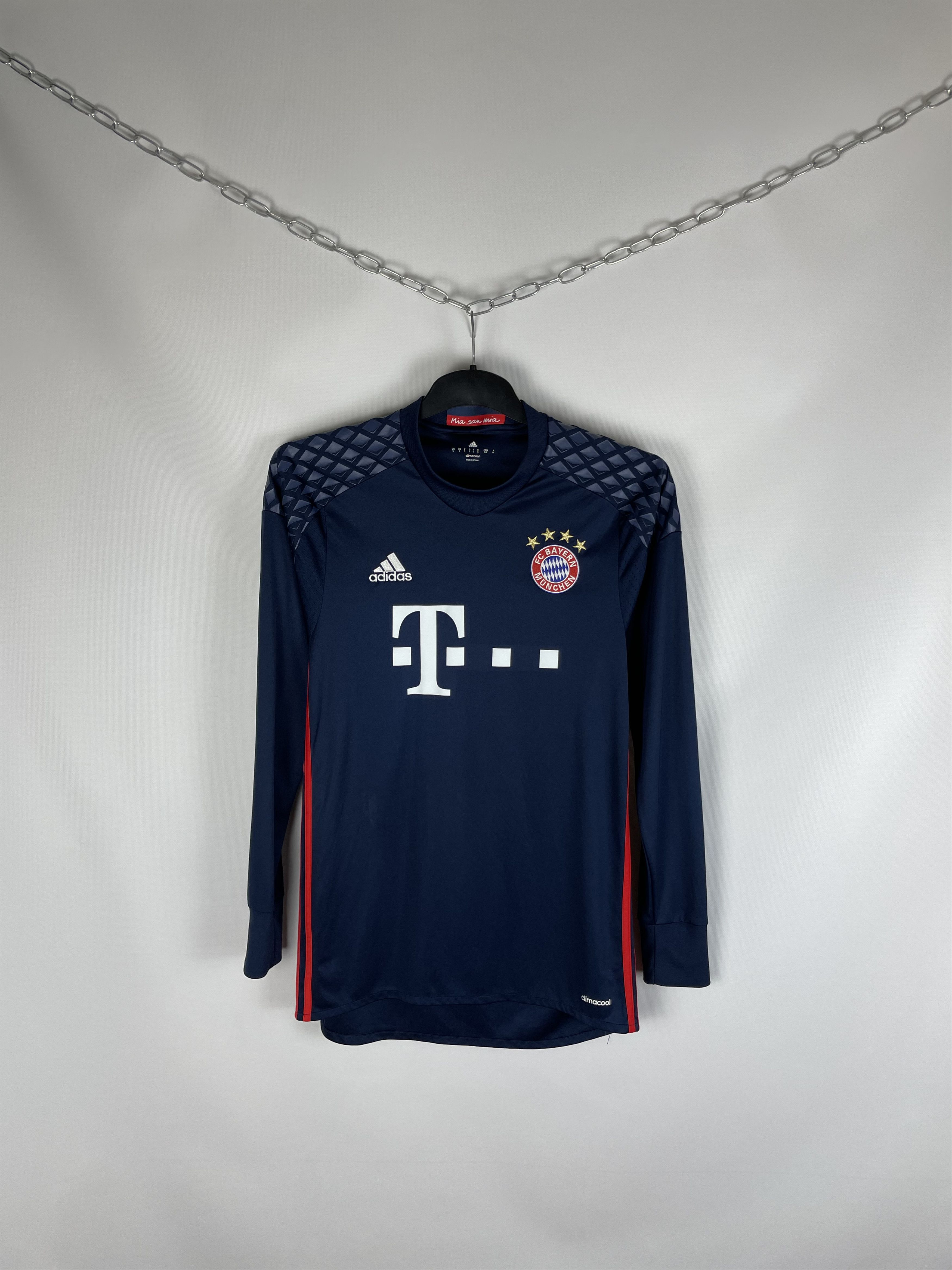 Adidas BAYERN MÜNICH 2016 GOALKEEPER SOCCER JERSEY ADIDAS Size US S / EU 44-46 / 1 - 1 Thumbnail