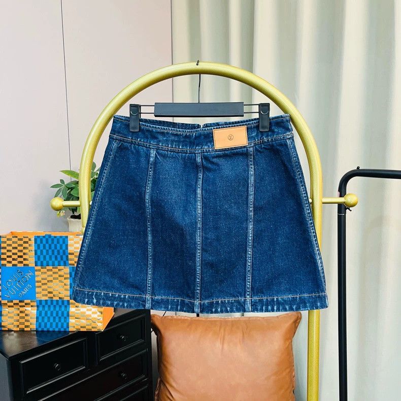 Louis Vuitton Louis Vuitton Blue back logo leather denim skirt Size 37" - 2 Thumbnail